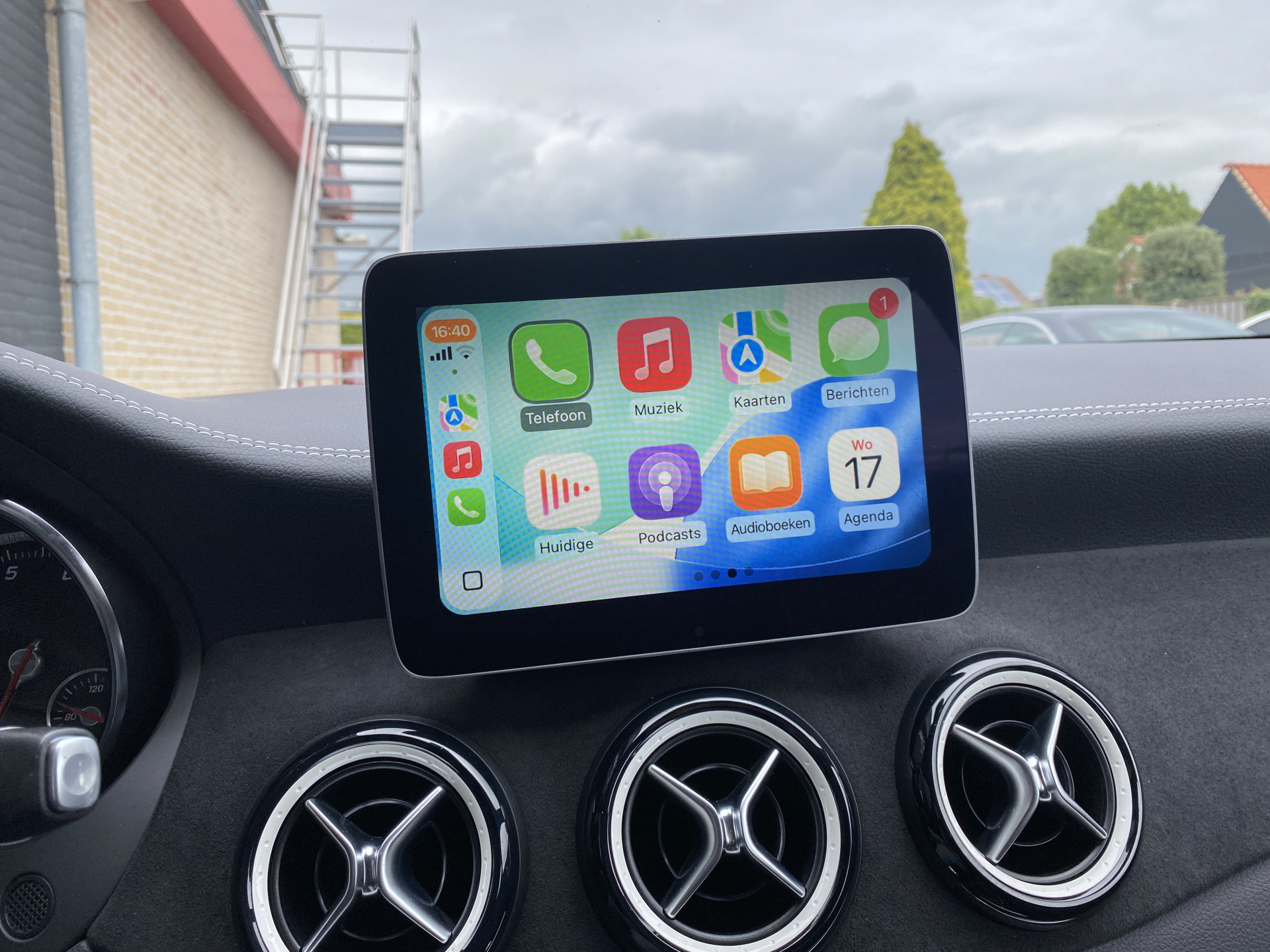 Mercedes-Benz CLA-klasse Shooting Brake 180 AMG Edition AUT. | 1e eigenaar | dealer onderh. | navigatie | a. carplay | alcantara interieur