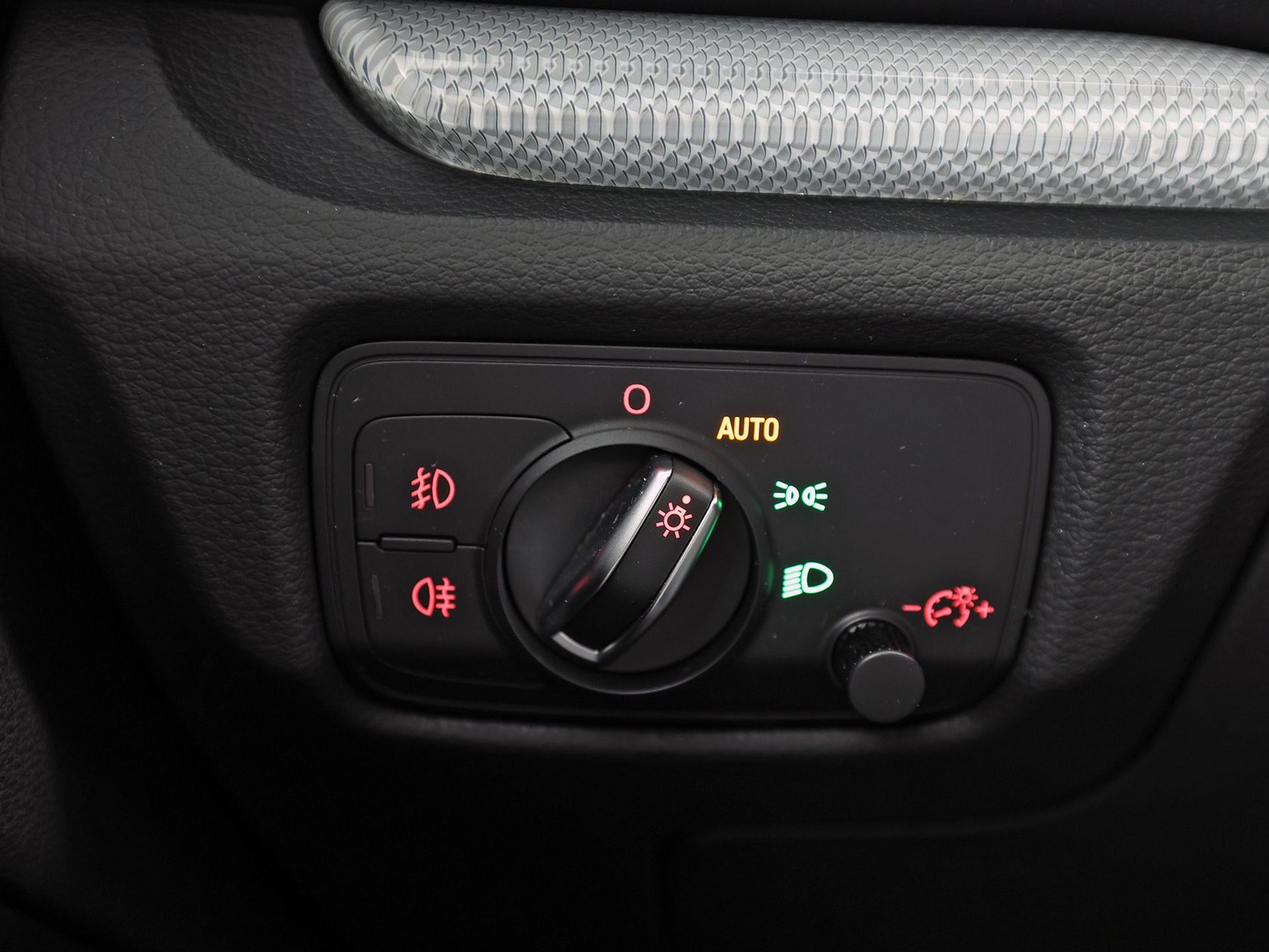 Audi A3 Sportback 1.4 TFSI S-Line Sport Automaat (NAVIGATIE, CLIMATE, LEDER/ALCANTARA, KEYLESS, SPORTSTOELEN, STOELVERWARMING, GETINT GLAS, CRUISE, NIEUWSTAAT)