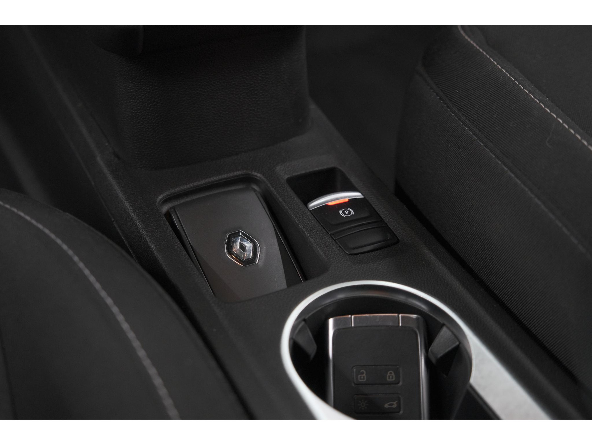 Renault Captur 1.6 E-Tech Plug-in Hybrid 160 Business | Parkeersensoren | Apple Carplay | Navigatie | Climate Control