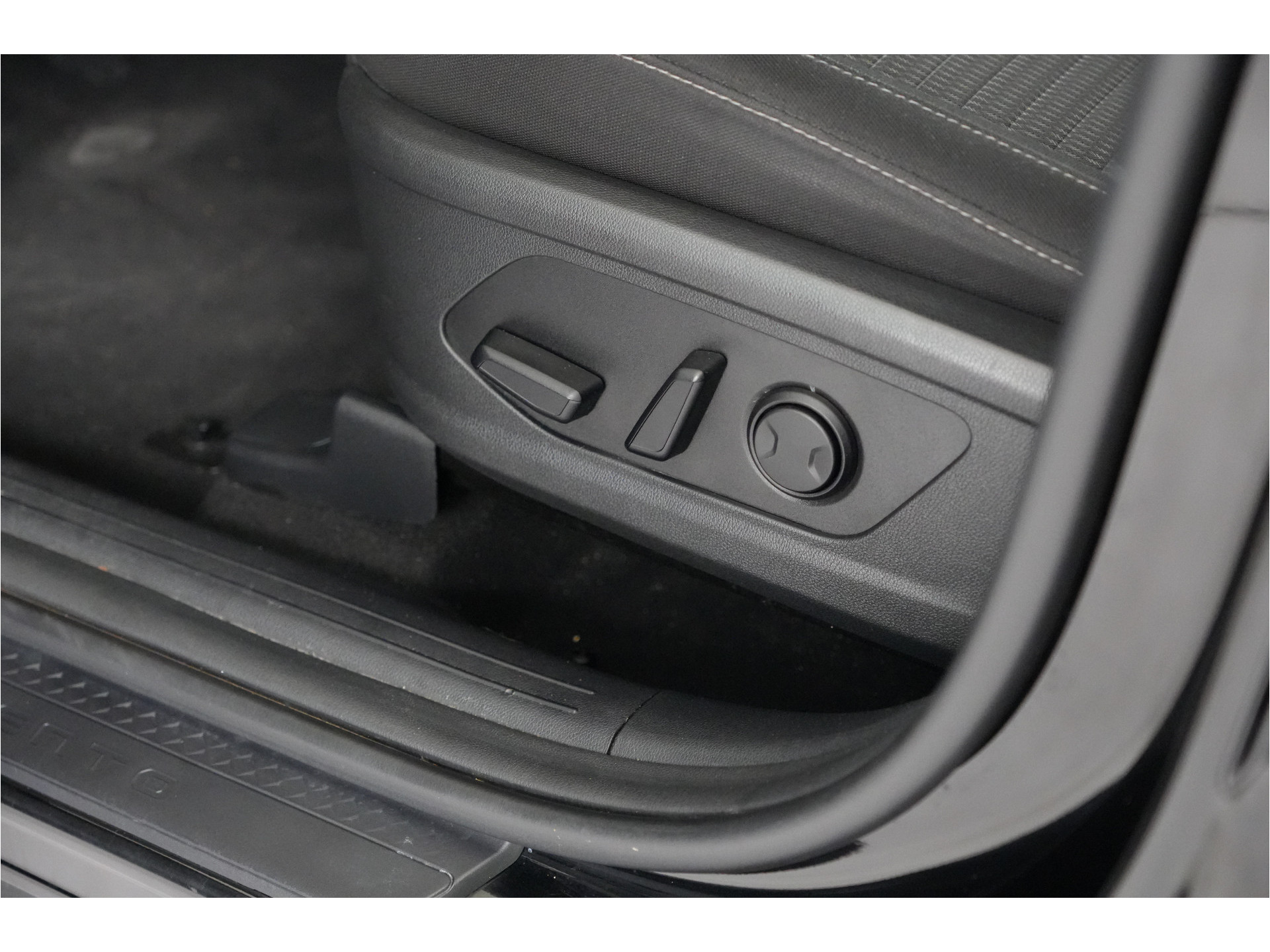 Kia Sorento 1.6 T-GDI 4WD 265 pk PHEV | SOH 100% | 7 pers | Navi | Apple/Android | Camera |
