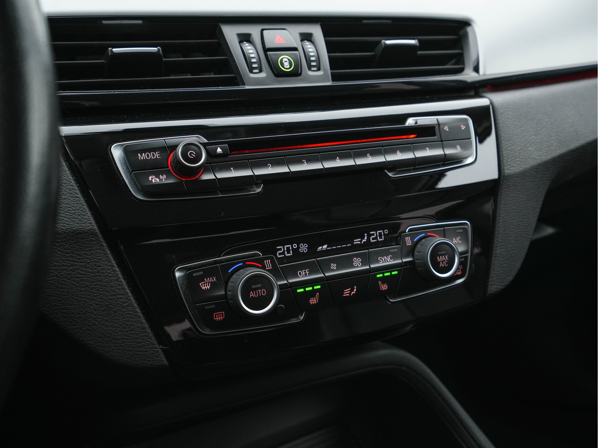 BMW X1 sDrive16d Centennial High Executive *LUXURY-LEATHER | NAVI-FULLMAP | HIFI-SOUND | FULL-LED | HEAD-UP | DAB | PRIVACY-GLASS | ECC | PDC | CRUISE | HEATED-COMFORTSEATS | TOWBAR | KEYLESS | 17"ALU*