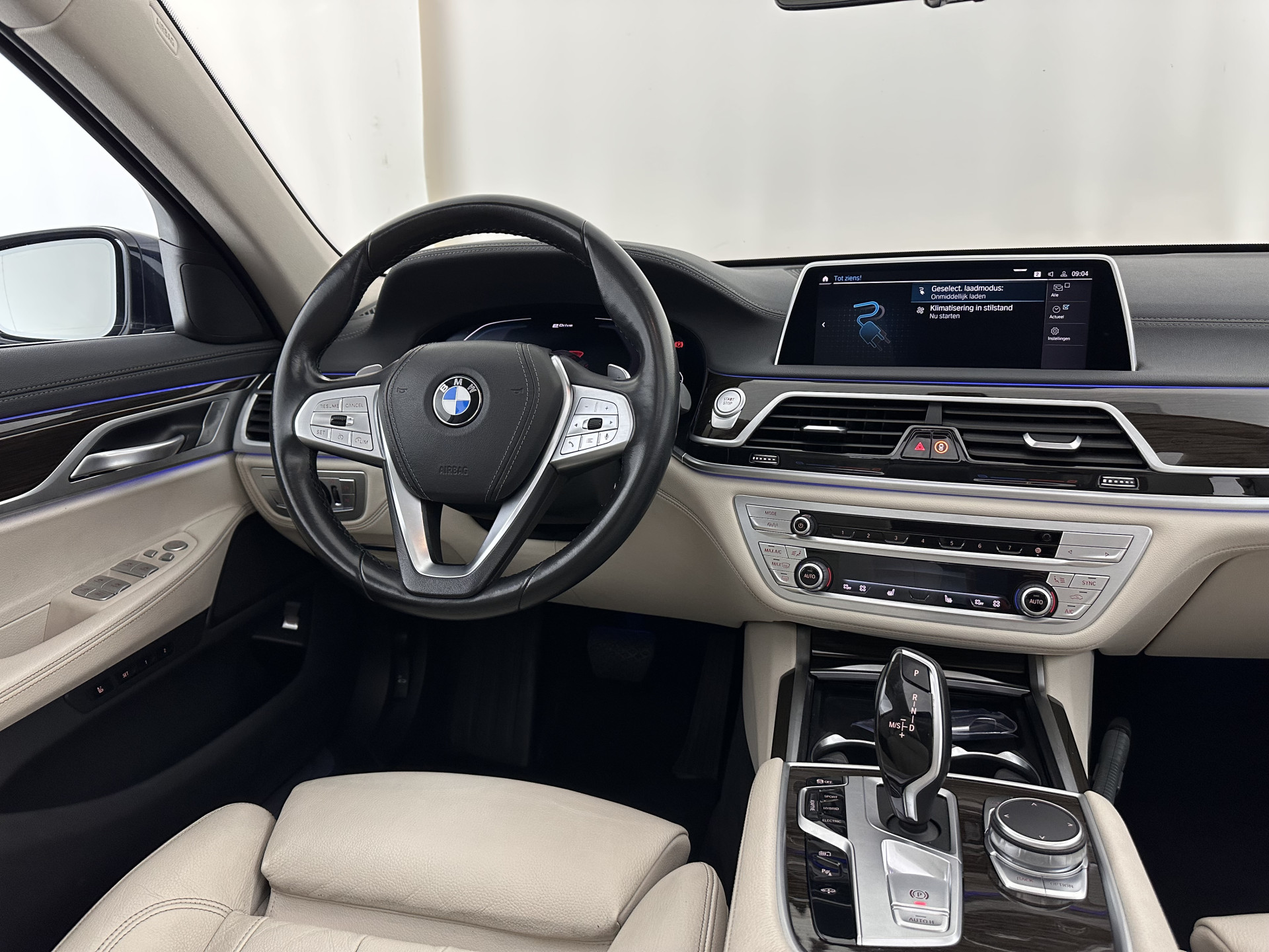 BMW 7-serie 745Le (Plug-in) (INCL-BTW) *PANO | LEATHER | FULL-LED | HEAD-UP | BLINDSPOT | MEMORY-PACK | DIGI-COCKPIT | KEYLESS | DAB+ | CAMERA | HEATED-COMFORTSEATS | AMBIENTLIGHT | CARPLAY | SHIFTPADDLES | 18''ALU*