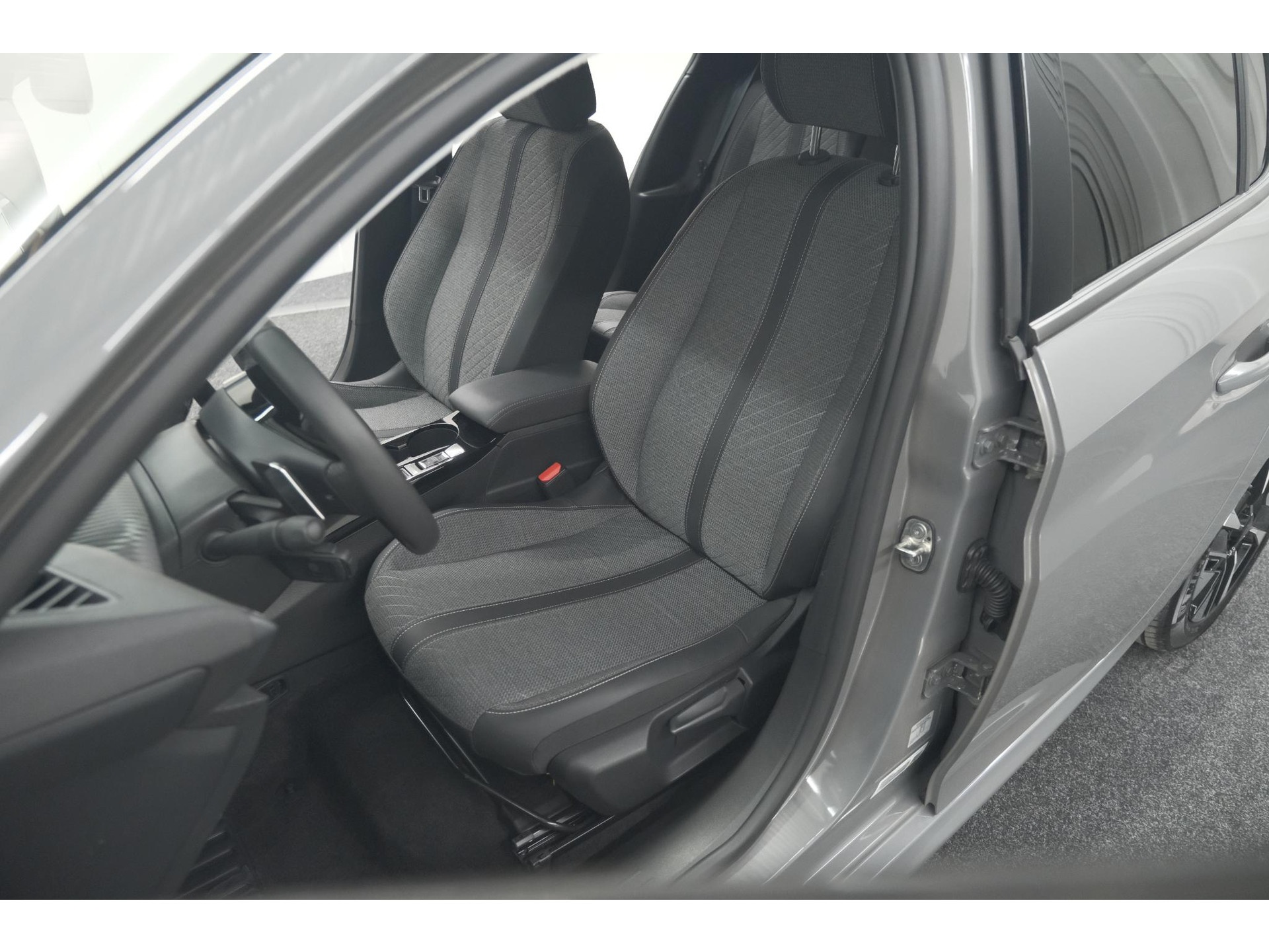 Peugeot 208 Hybrid 100 e-DCS6 Allure | Camera | Apple Carplay | Keyless Entry | Parkeersensoren