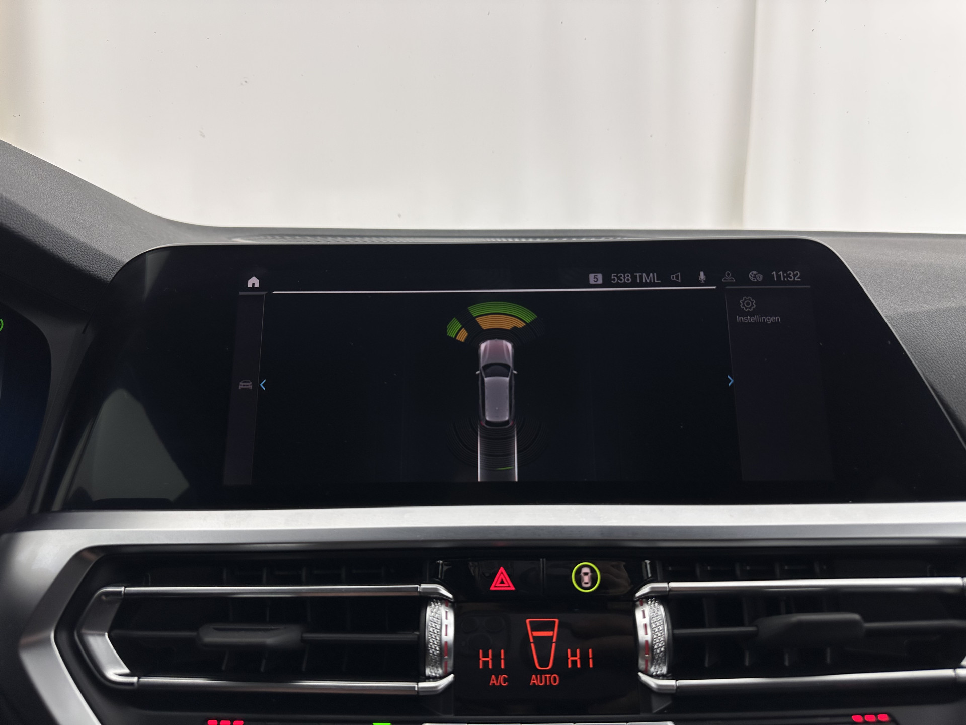 BMW 3-serie Touring 320e Business Edition Plus [Plug-In] (INCL-BTW) Aut. *LEATHER | FULL-LED | HEATED-SPORTSEATS | DIGI-COCKPIT | HIFI-SOUND | NAVI-FULLMAP | PRIVACYGLASS | PDC | AMBIENTLIGHT | DAB | KEYLESS | TOWBAR | 17"ALU* *