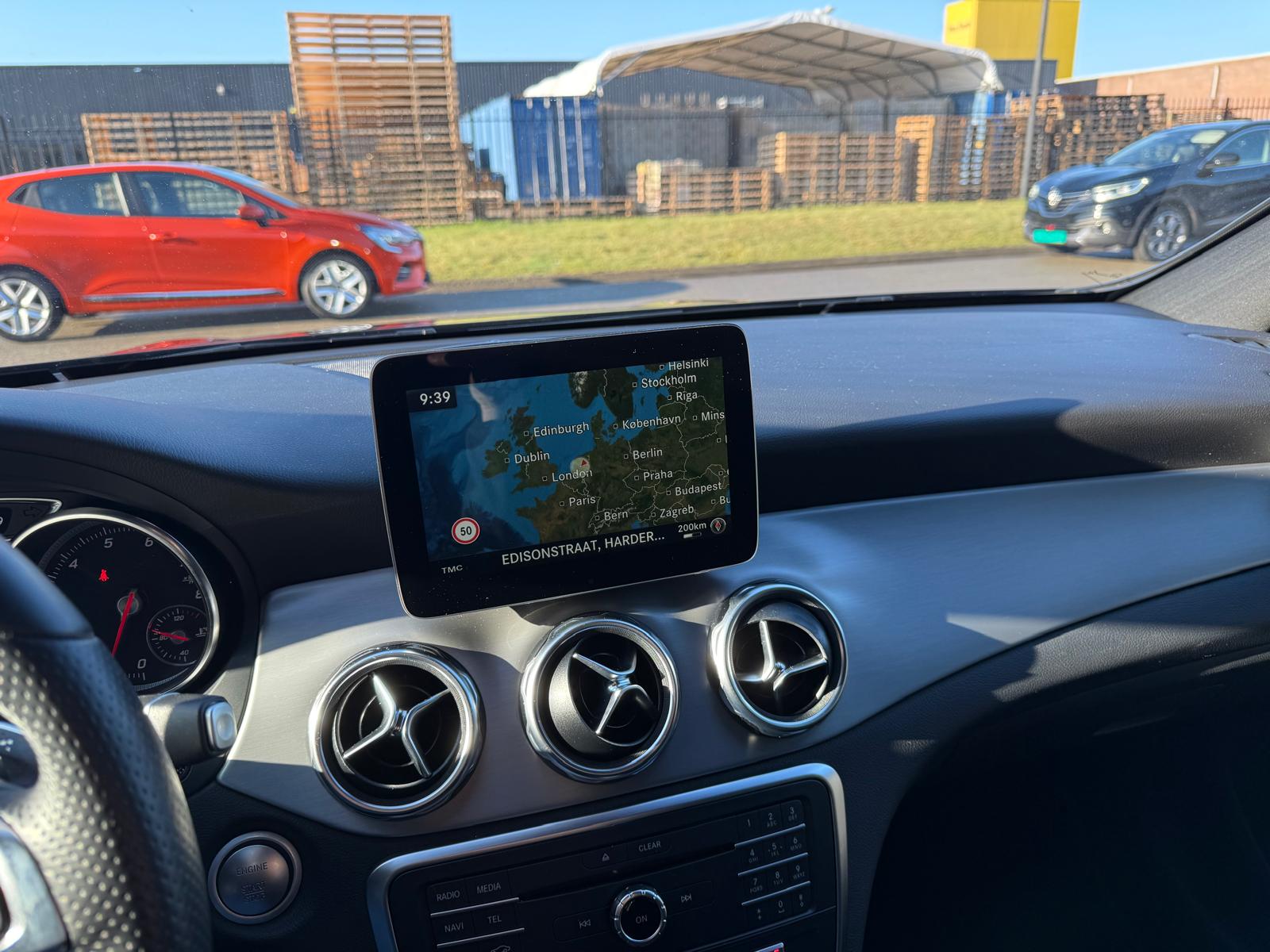 Mercedes-Benz GLA-klasse 180 Business Solution AMG | 2E EIGENAAR | 3/6/12MND GARANTIE | LED | CARPLAY | CRUISE | AUTOMAAT | STOELVERWARMING |