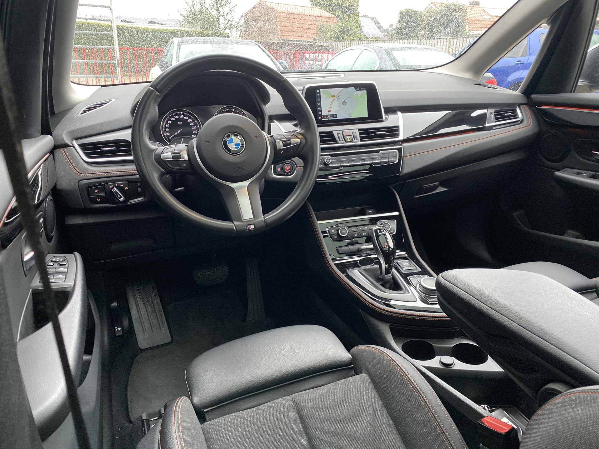 BMW 2-serie Active Tourer 220i High Executive Edition 192 pk M-sport AUT. | dealer onderhouden | navigatie | trekhaak | panoramadak
