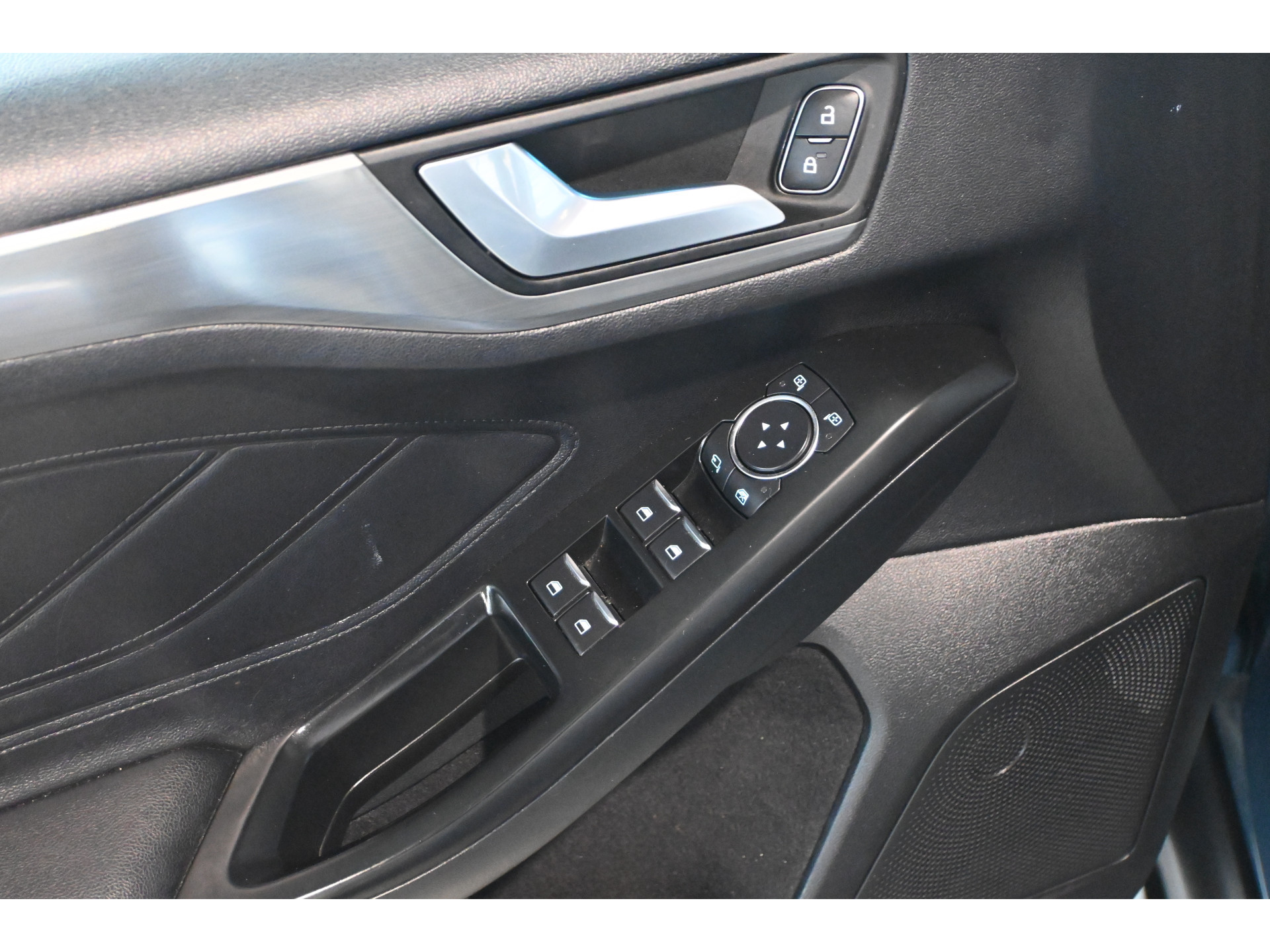Ford Focus 1.0 EcoBoost Titanium Business Clima Navigatie Stuur/Stoelverwarming Rijklaarprijs! Inruil Mogelijk!