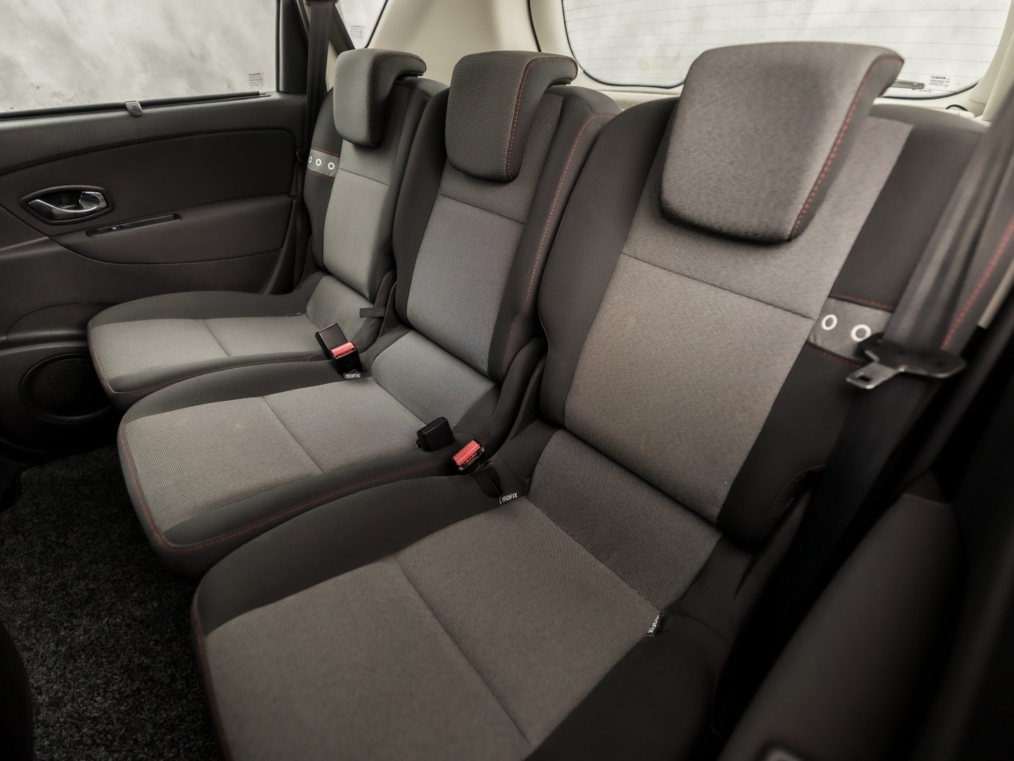 Renault Scénic 1.6 Sport (NAVIGATIE, AIRCO, CRUISE, TREKHAAK, SPORTSTOELEN, NIEUWE APK, NIEUWSTAAT)