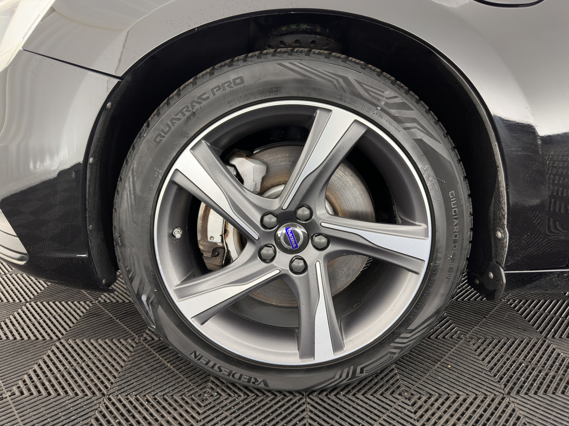 Volvo V60 2.4 D6 Twin Engine R-Design Aut. *PANO | LEATHER-ALCANTARA | BI-XENON | MEMORY-PACK | HEATED-COMFORTSEATS | NAVI-FULLMAP | CAMERA | PRIVACY-GLASS | ECC | PDC | CRUISE | 18''ALU*