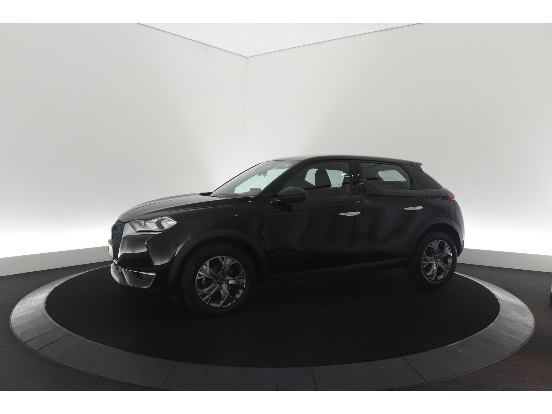 DS 3 Crossback PureTech 100 Montmartre | Parkeersensoren | Apple Carplay | Allseason Banden | Navigatie | Climate Control