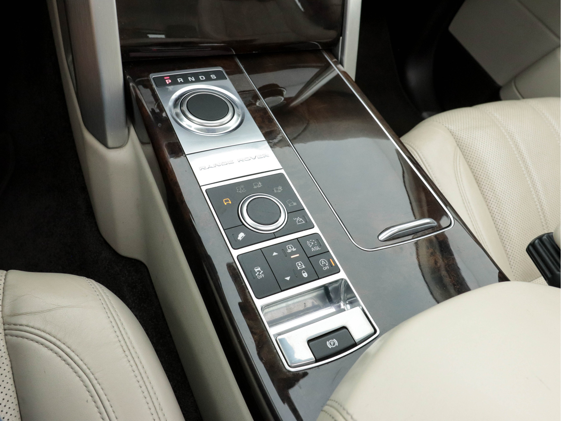 Land Rover Range Rover 3.0 TDV6 Vogue Aut. *PANO | LEATHER | NAVI-FULLMAP | DIGI-COCKPIT | SURROUND-VIEW | BI-XENON | MERIDIAN-AUDIO | MEMORY-PACK | AIR SUSPENSION | HEATED-COMFORTSEATS | SHIFT-PADDLES | 20"ALU*