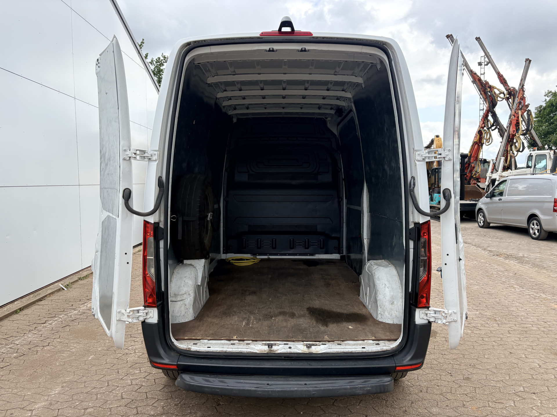 Mercedes-Benz eSprinter eSprinter 312 55kWh L2H2 Elektrisch 168km WLTP 93,7% (SOH) 80kw Snelladen Climate Control Camera