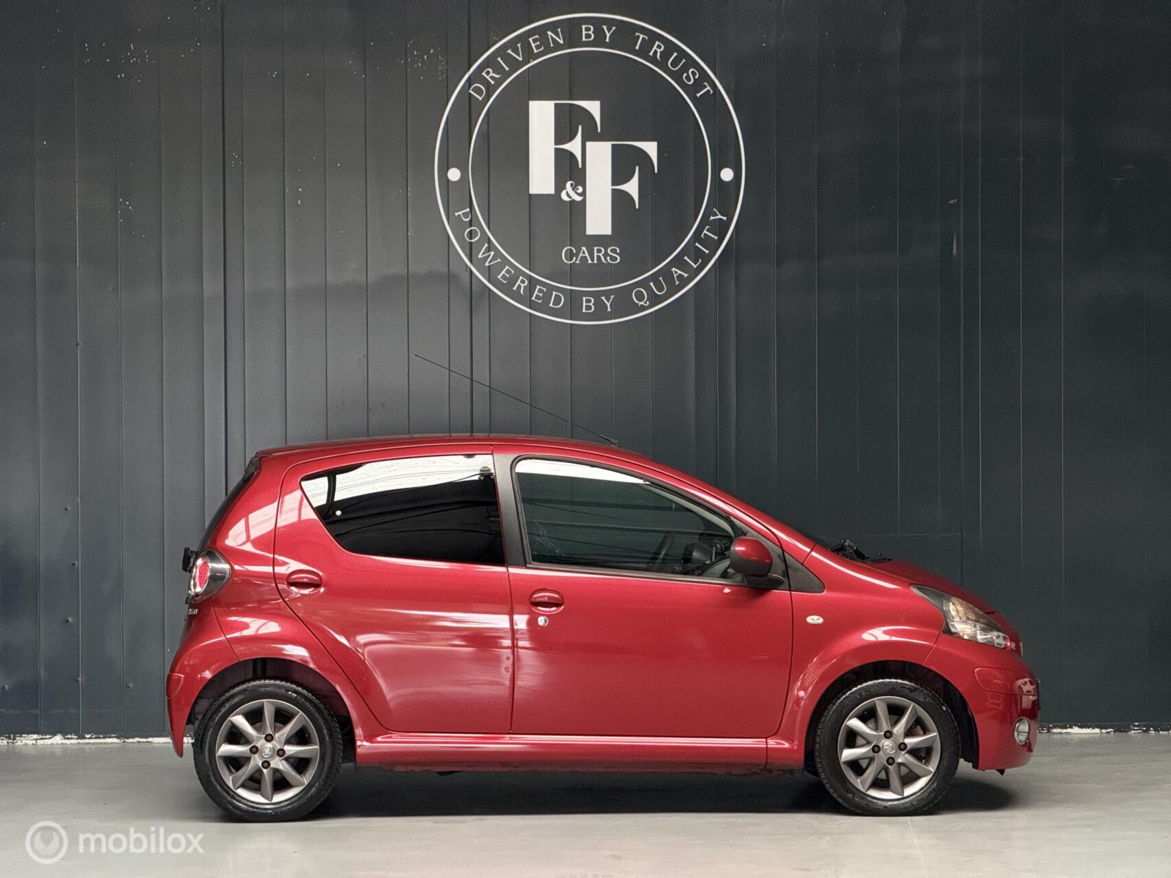 Toyota Aygo 1.0-12v Aspiration Red Navigator|Automaat|NAP|Navi
