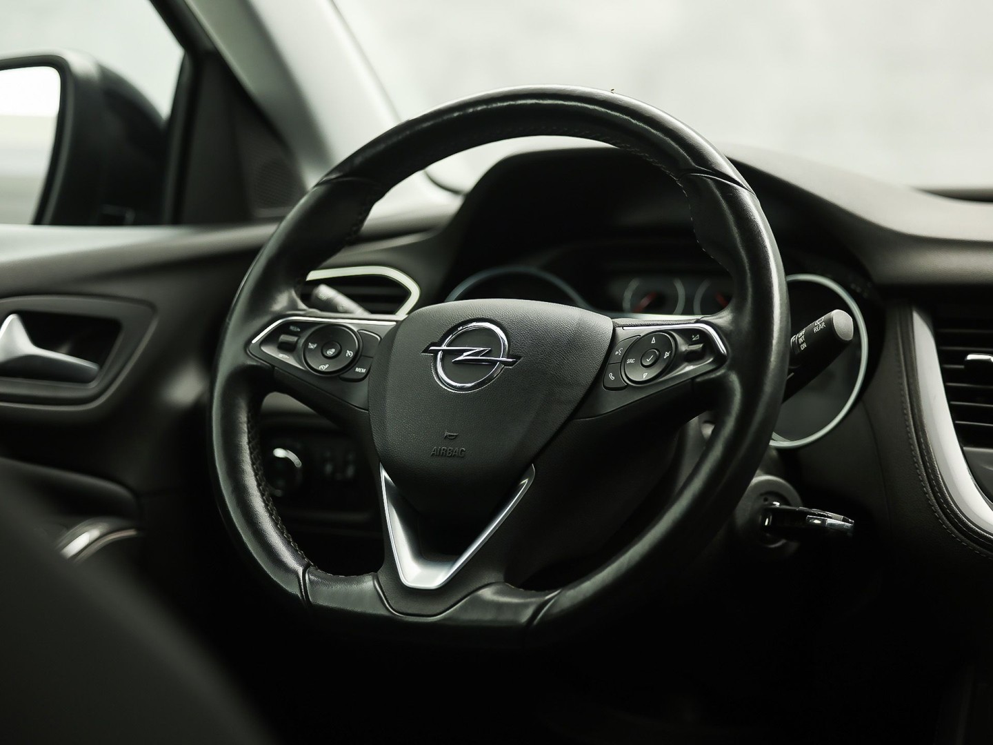 Opel Grandland X 1.2 Turbo Elegance (STOELVERWARMING/KOELING, APPLE CARPLAY, 360 CAMERA, MEMORY SEAT, LEDER, GETINT GLAS, STUURWIEL VERWARMD, NIEUWE APK, NIEUWSTAAT)