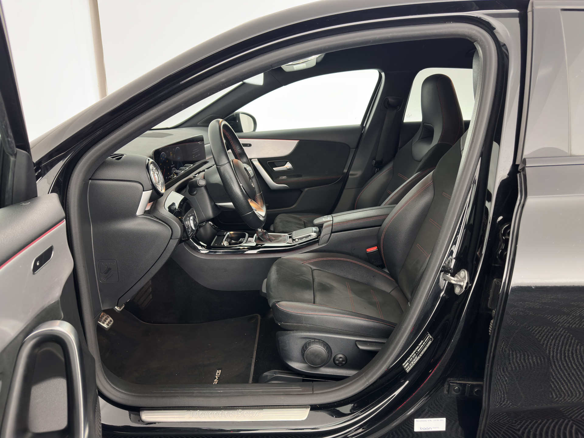 Mercedes-Benz A-klasse 160 AMG-Sportpack Business-Solution (INCL-BTW) *WIDESCREEN-DIGI-COCKPIT | FULL-LED | LEATHER-MICROFIBRE | CAMERA | DYNAMIC-SELECT | CRUISE | HEATED-SPORTSEATS | PRIVACY-GLASS | DAB | AMBIENT-LIGHT | 18"ALU*