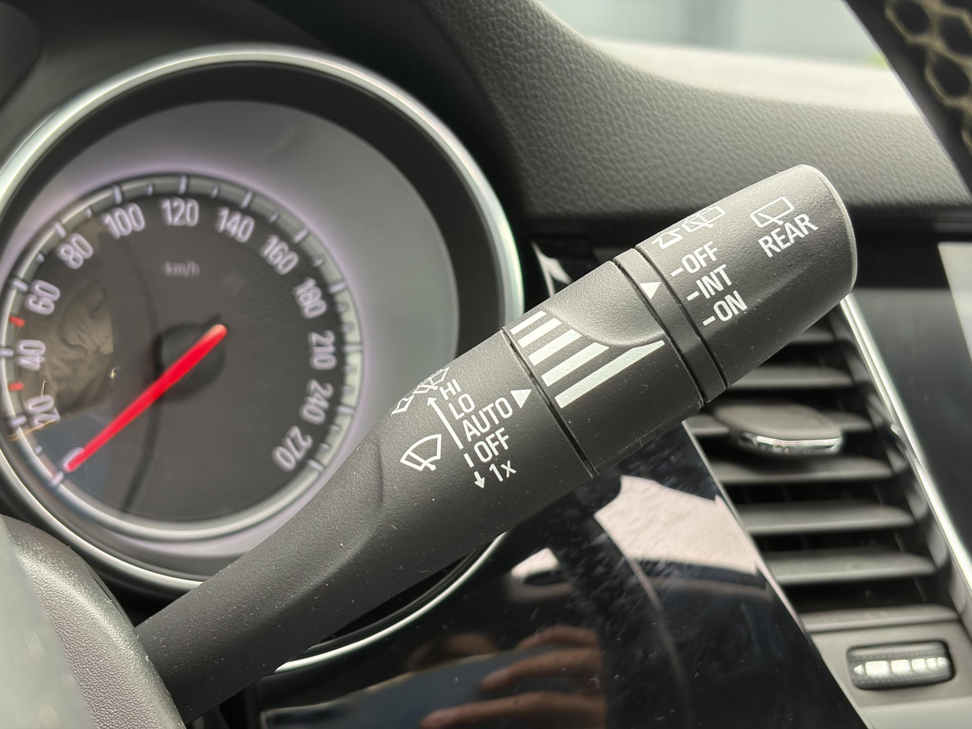 Opel Astra 1.4 Innovation ✓150pk✓Camera✓2e Eigenaar✓Carplay✓Pano✓Stoelverw✓Stuurverw✓Leder✓Navi✓Trekhaak✓Net beurt gehad✓Automaat✓Keyless✓Clima✓Cruise✓Pdc V+A✓105pk✓N.A.P✓17''Lm velgen✓Rijstrooksensor✓Apk tot 09-2027