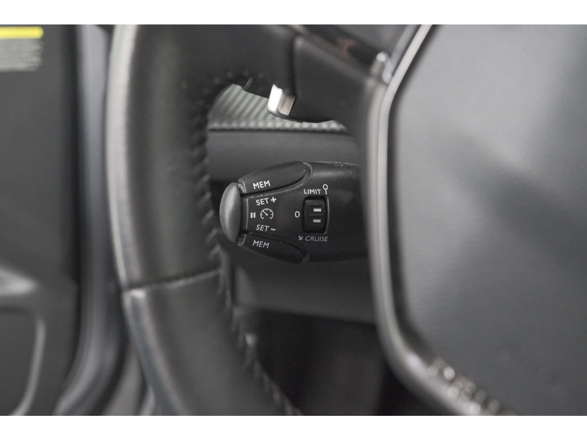 Peugeot 2008 PureTech 130 EAT8 Allure | Trekhaak Afneembaar | Camera | Navigatie | Parkeersensoren