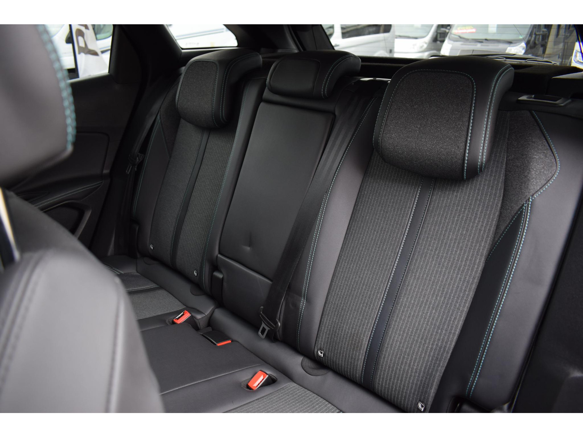 Peugeot 3008 1.2 PureTech Allure | Half Leer | Camera | HUD | Apple CarPlay