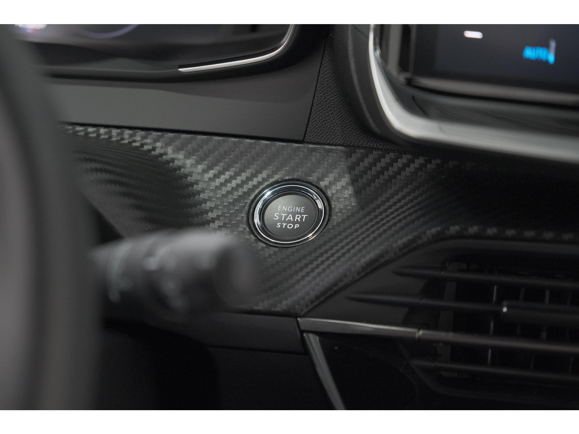 Peugeot 2008 1.2 Hybrid 145 Allure | 360 Camera | Adaptieve Cruise Control | Dodehoekdetectie | Apple Carplay