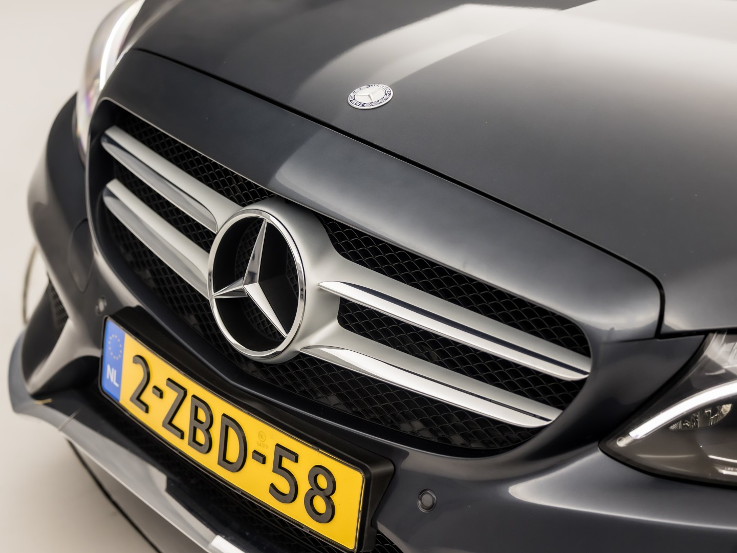 Mercedes-Benz C-Klasse 180 AMG Sport 156Pk Automaat (NAVIGATIE, LEDER, GETINT GLAS, ELEK SPORTSTOELEN, CRUISE, LED KOPLAMPEN, NIEUWSTAAT)