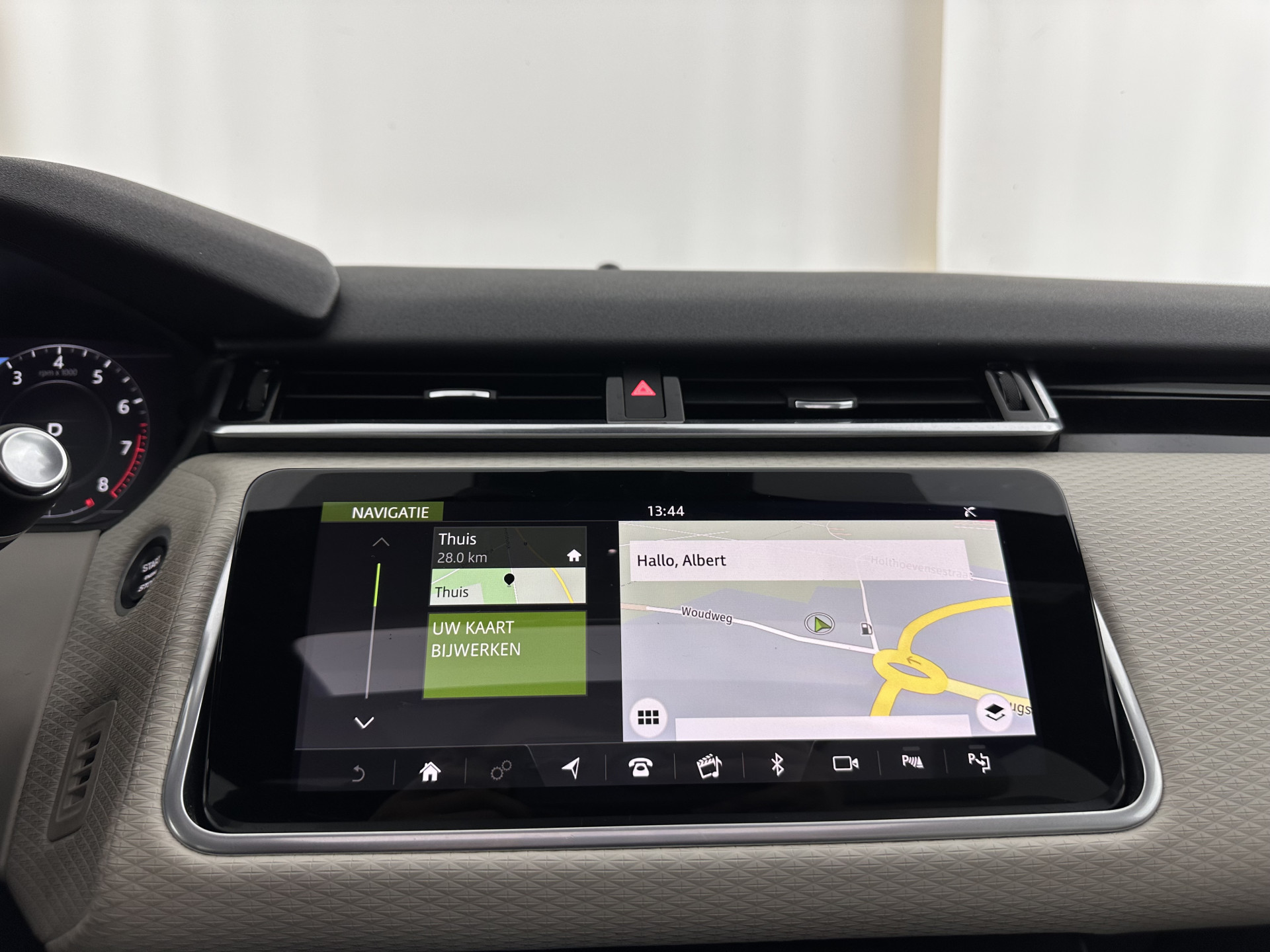 Land Rover Range Rover Velar 2.0 P300 Turbo AWD R-Dynamic HSE Aut. *PANO | HEAD-UP | LEATHER | MATRIX-LED | MEMORY-PACK | BLINDSPOT | MERIDIAN-SURROUND | DIGI-COCKPIT | CAMERA | KEYLESS | HEATED-COMFORTSEATS | PRIVACYGLASS | SHIFTPADDLES | TOWBAR | 22"A