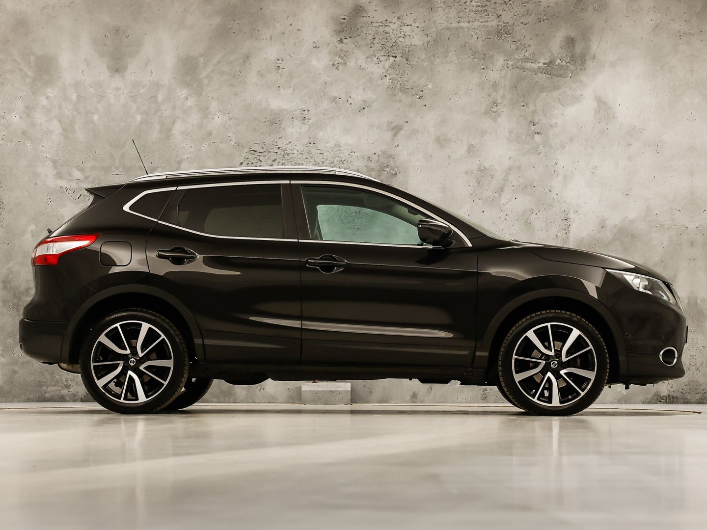 Nissan Qashqai 1.6 Tekna Sport (PANORAMADAK, NAVIGATIE, 360 CAMERA, LEDER, ELEK SPORTSTOELEN, GETINT GLAS, CRUISE, NIEUWSTAAT)