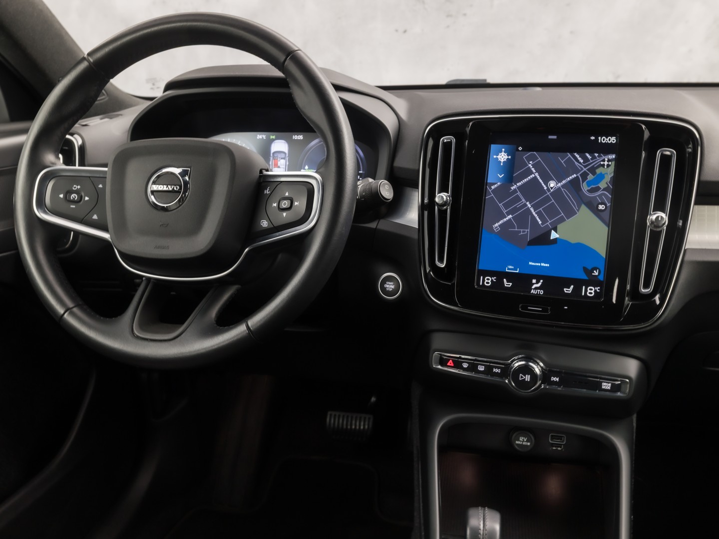 Volvo XC40 1.5 T4 Recharge Inscription 211Pk Automaat (APPLE CARPLAY, STUUR/STOELVERWARMING, MEMORY SEATS, CAMERA, STOELVERWARMING ACHTER, KEYLESS, GETINT GLAS, ELEK ACHTERKLEP, ZWART HEMEL, NIEUWSTAAT)