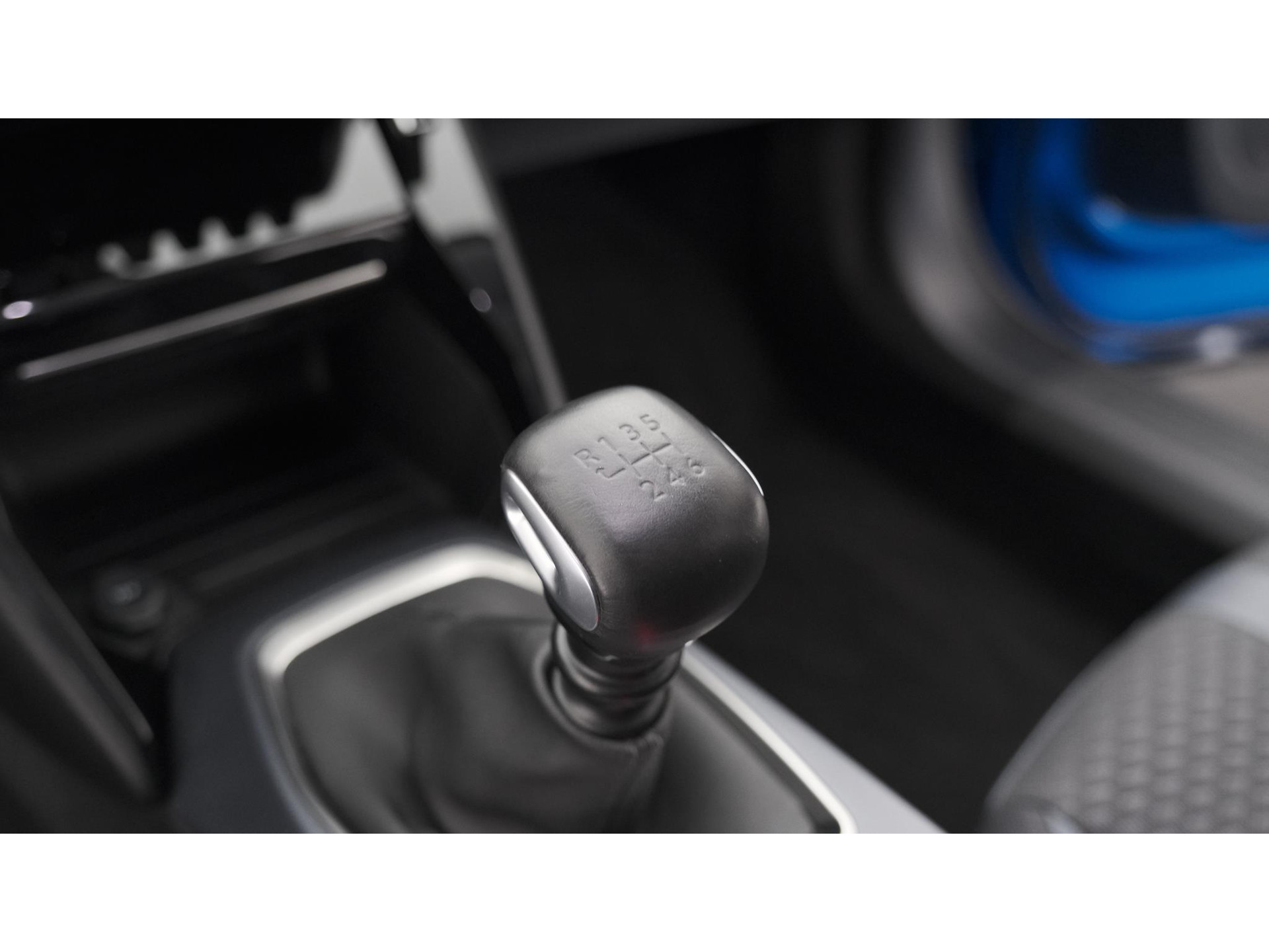 Peugeot 2008 PureTech 130 Allure | Trekhaak | Camera | Apple Carplay | Stoelverwarming | Parkeersensoren