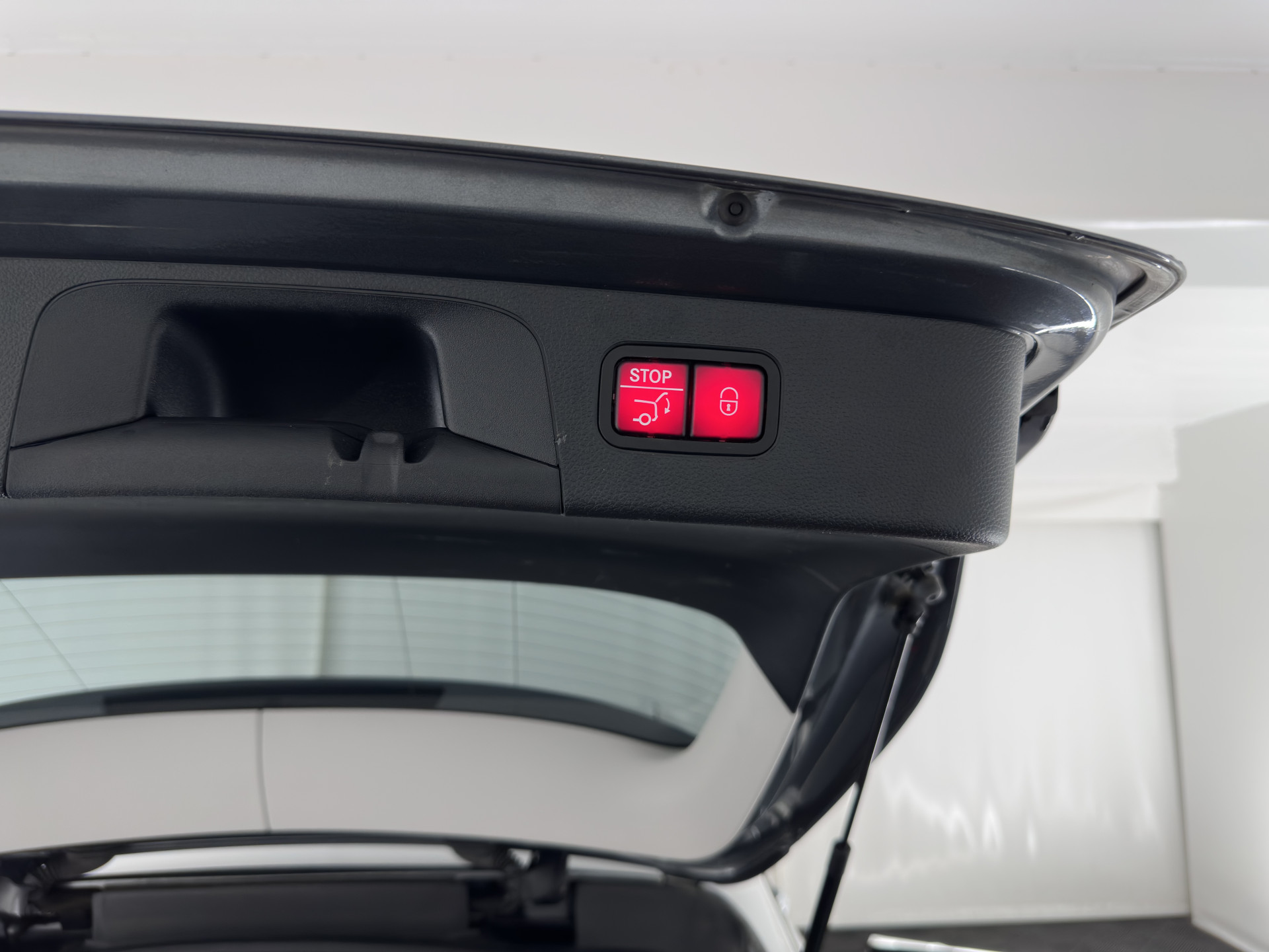 Mercedes-Benz GLC-klasse 350e 4MATIC Premium Plus Plug-in Aut. *LEATHER | FULL-LED | BLIND-SPOT | HEATED-SPORTSEATS | CAMERA | KEYLESS | AIR-SUSPENSION | ADAPTIVE-CRUISE | PRIVACY-GLASS | NAVI-FULLMAP | 20''ALU*