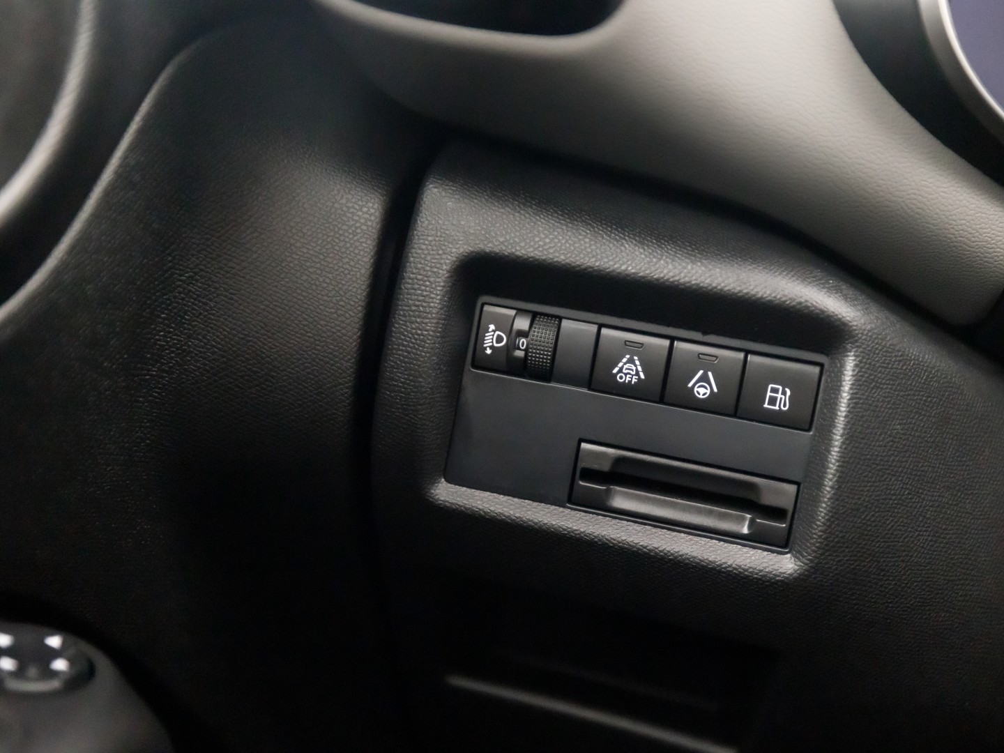 Citroën C5 Aircross 1.6 Plug-in Hybrid 225 Deluxe Sport 225Pk Automaat (APPLE CARPLAY, SOH 93%, GROOT NAVI, 360 CAMERA, GETINT GLAS, ELEK SPORTSTOELEN, LEDER, STOELVERWARMING, ADAPTIVE CRUISE, NIEUWSTAAT)