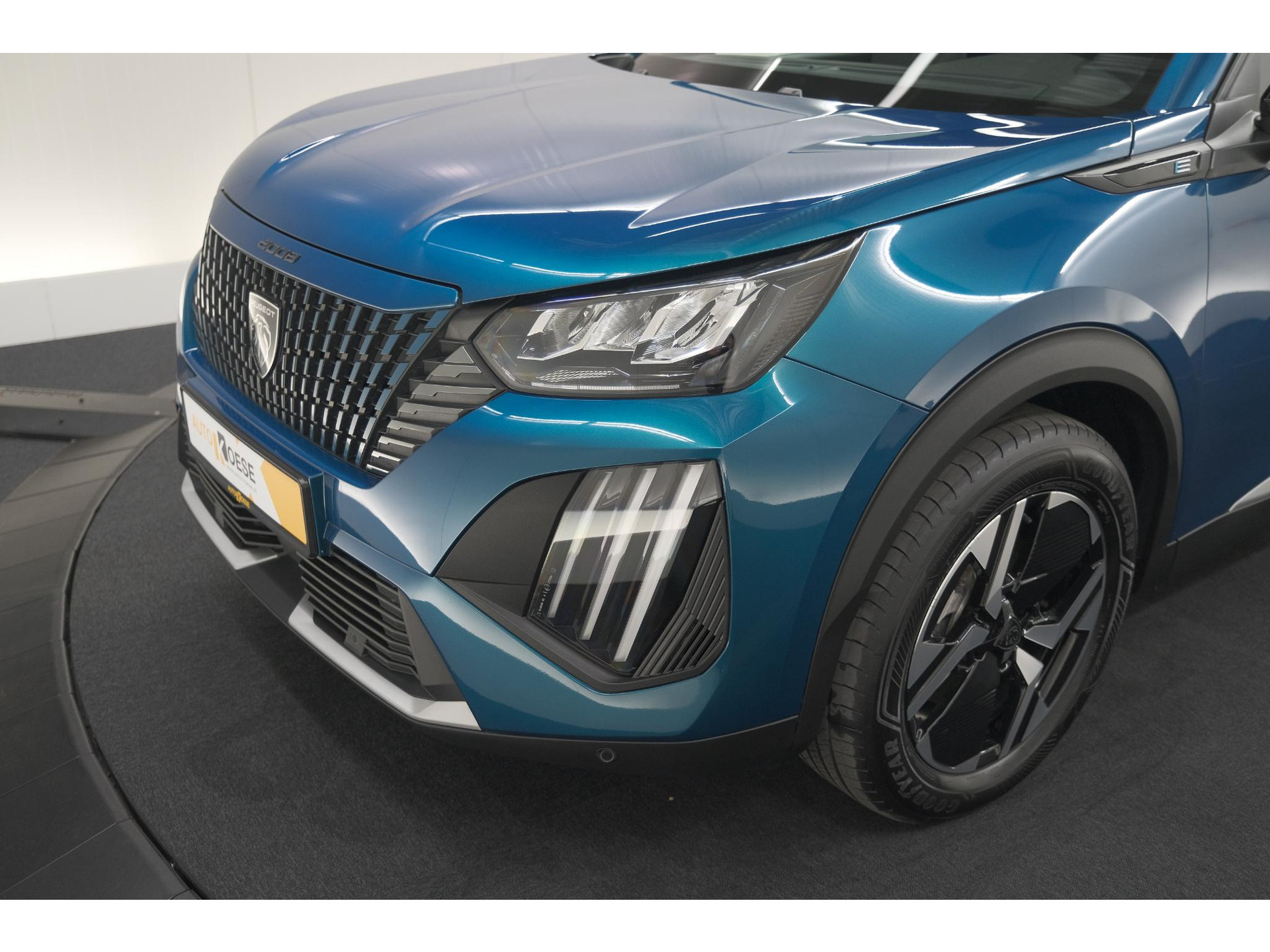 Peugeot e-2008 EV Allure 54 kWh | SOH 97,5% | 11 KW Lader | Apple Carplay | Parkeersensoren