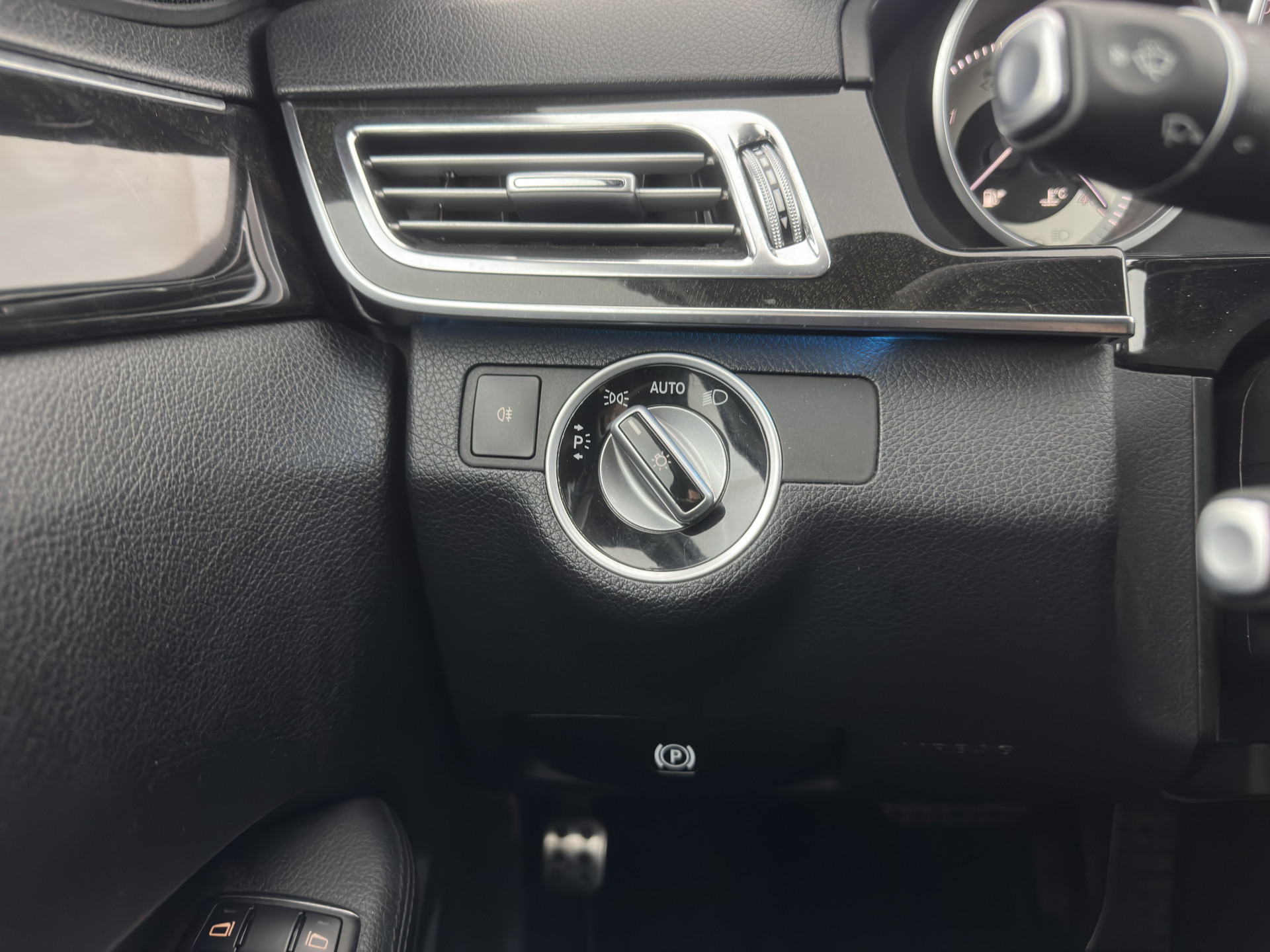 Mercedes-Benz E-klasse 200 CDI Ambition Avantgarde Aut. *LEATHER | FULL-LED | HEATED-COMFORTSEATS | CAMERA | ECC | CARPLAY | PDC | CRUISE | PRIVACY-GLASS | 18''ALU*