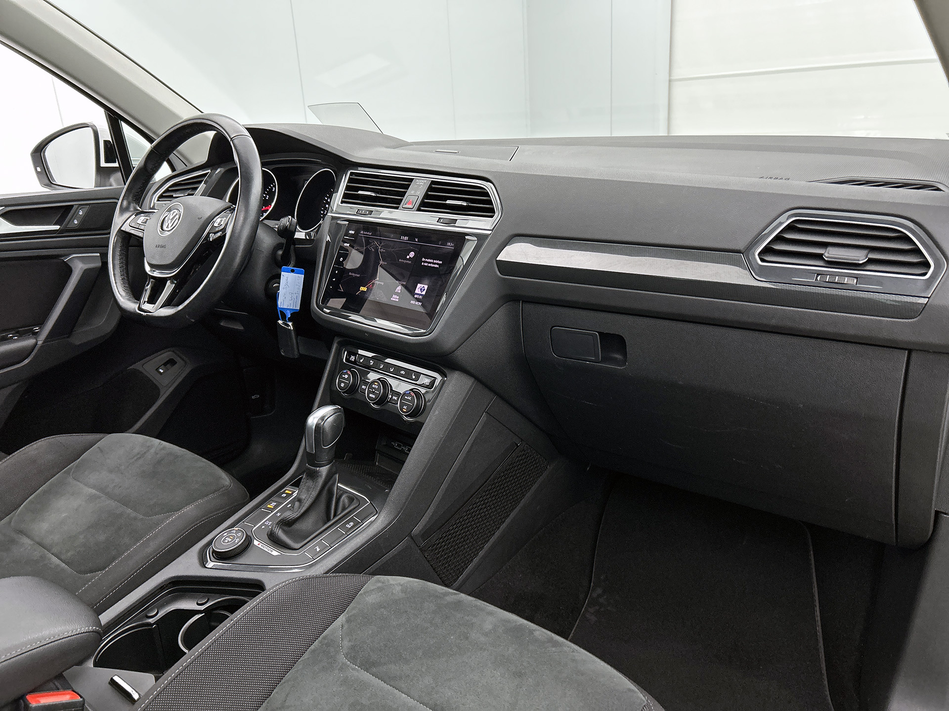 Volkswagen Tiguan 2.0 TSI 4Motion Highline Business R | PANORAMA | HEAD UP | ADAPTIVE | ELEKTR. A-KLEP | STOELVERW. | NAVI |