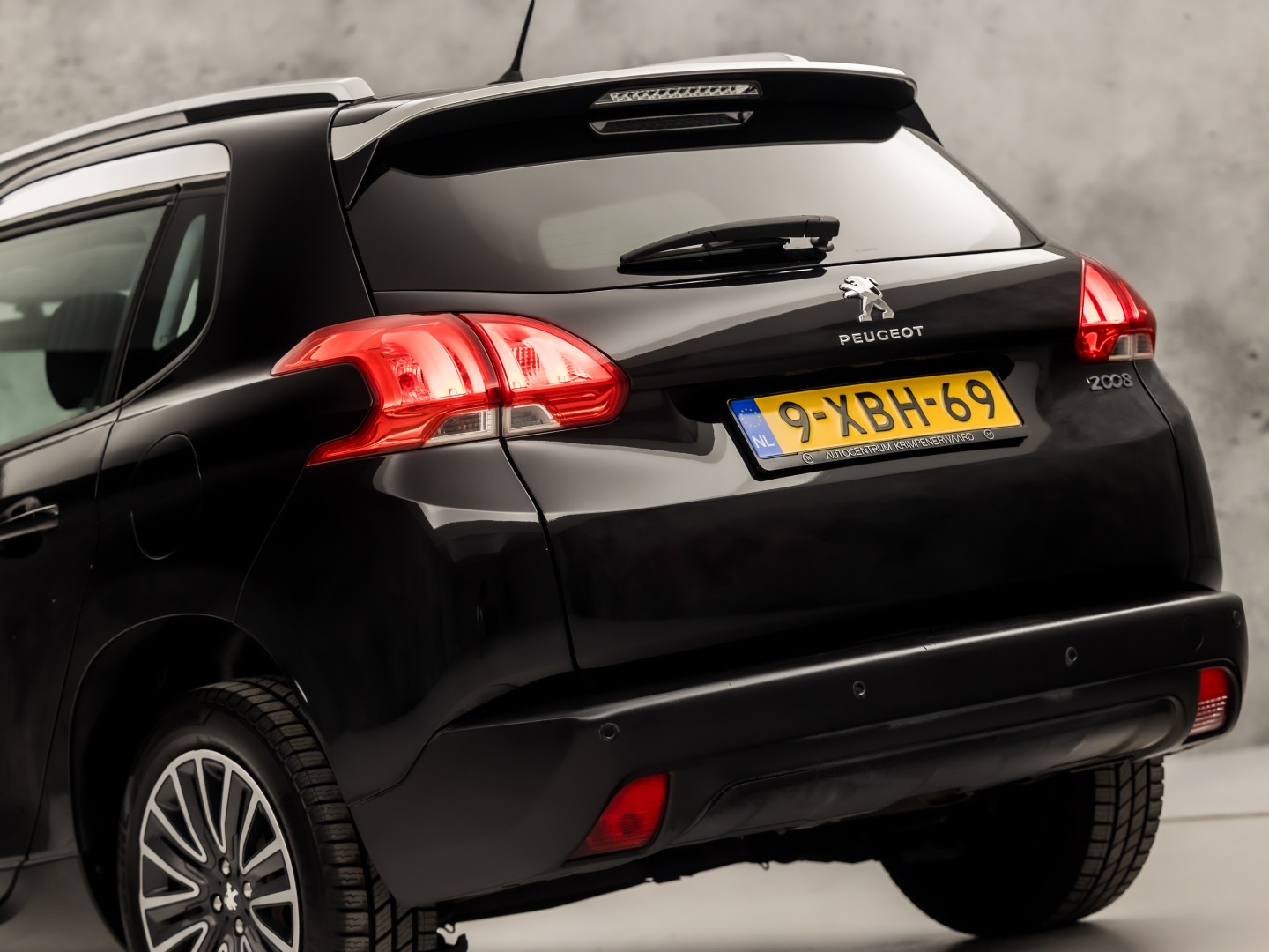 Peugeot 2008 1.2 VTi Sport (PANORAMADAK, NAVIGATIE, PARKEERSENSOREN, SPORTSTOELEN, CRUISE, NIEUWE APK, NIEUWSTAAT)