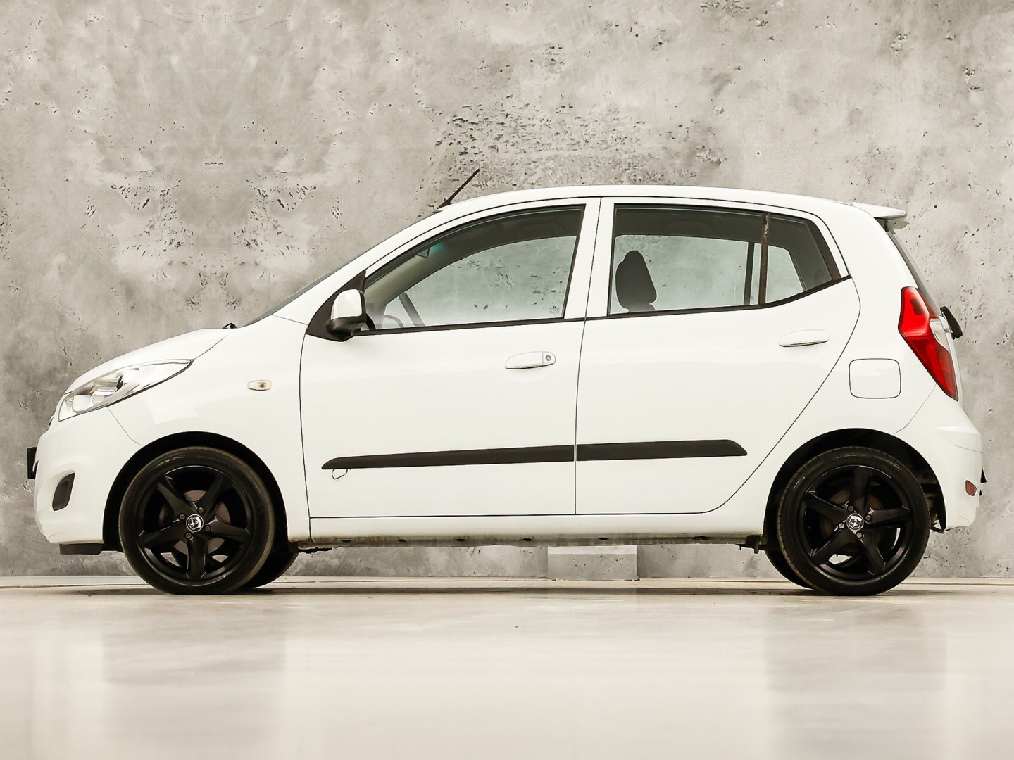 Hyundai i10 1.1 i-Drive Sport (AIRCO, SPORTSTOELEN, LM VELGEN, ELEK RAMEN, NIEUWSTAAT)