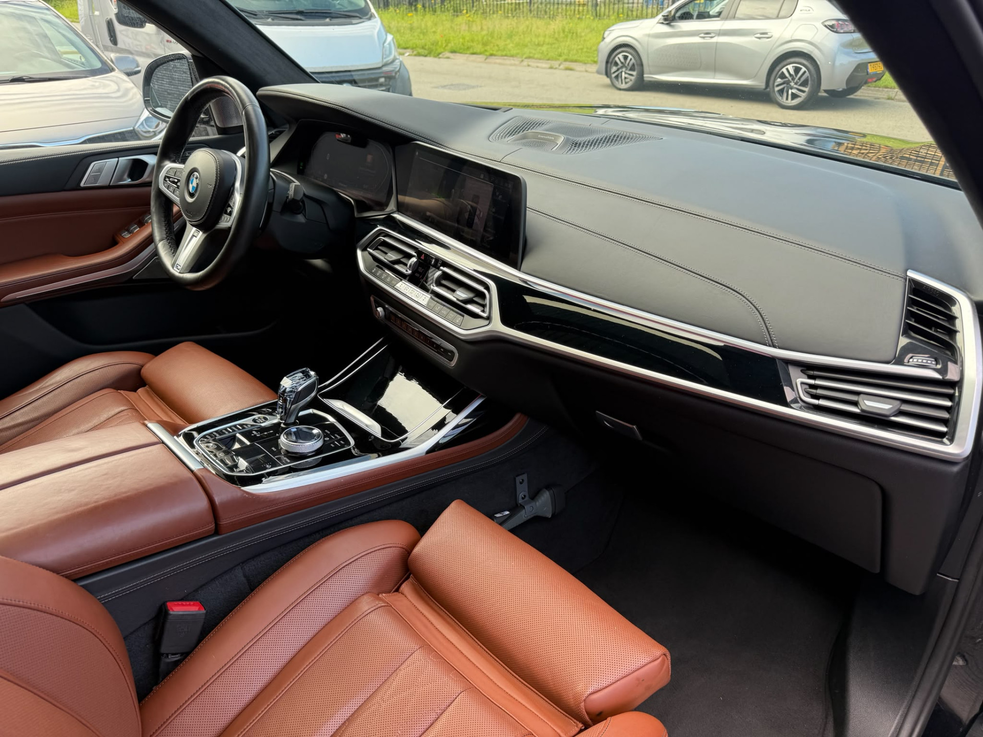 BMW X7 xDrive40i 6p. | 2E EIGENAAR | 3/6/12MND GARANTIE| M-SPORT |PANO | LASER | LED | B&W | MASSAGE | CARPLAY | TREKHAAK | DAB | BOMVOL |