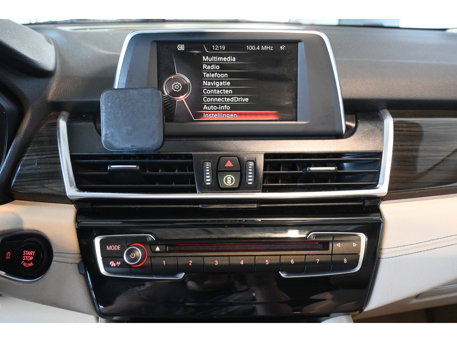 BMW 2-serie Active Tourer 218i High Executive Nap Clima Cruise Panoramadak Trekhaak PDC Navigatie LED Stoelverwarming Inruil Mogelijk!
