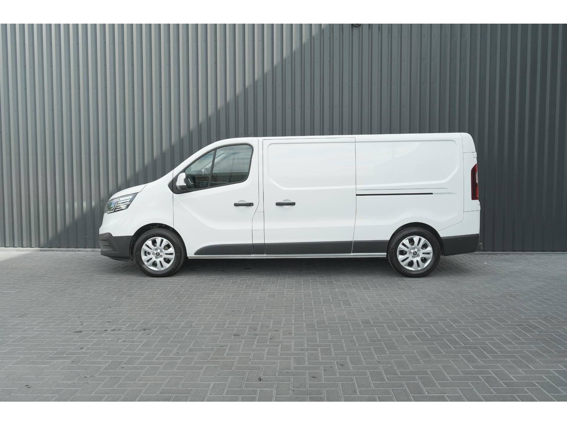 Renault Trafic E-Tech T29 L1H1 Advance 52 kWh | Laadruimte-pakket | Parkeerpakket | 3 fase lader | Camera