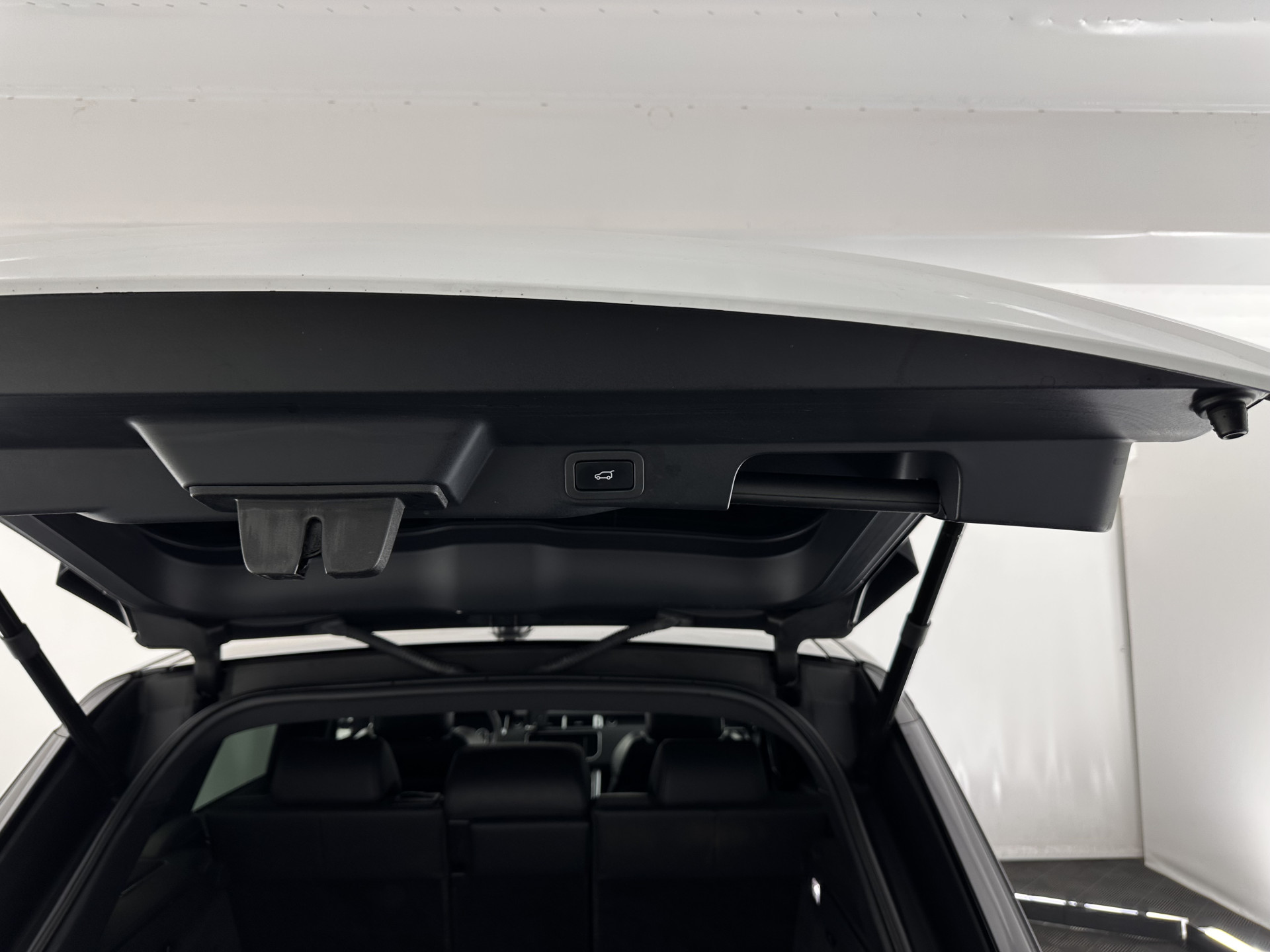 Land Rover Range Rover Sport 3.0 TDV6 HSE Dynamic Aut. *PANO | DIGI-COCKPIT | LEATHER | XENON | NAVI-FULLMAP | CAMERA | AIRSUSPENSION | ECC | PDC | HEATED-SPORTSEATS | MERIDIAN-SOUND | SHIFTPADDLES | PRIVACYGLASS | CRUISE | 21''ALU*