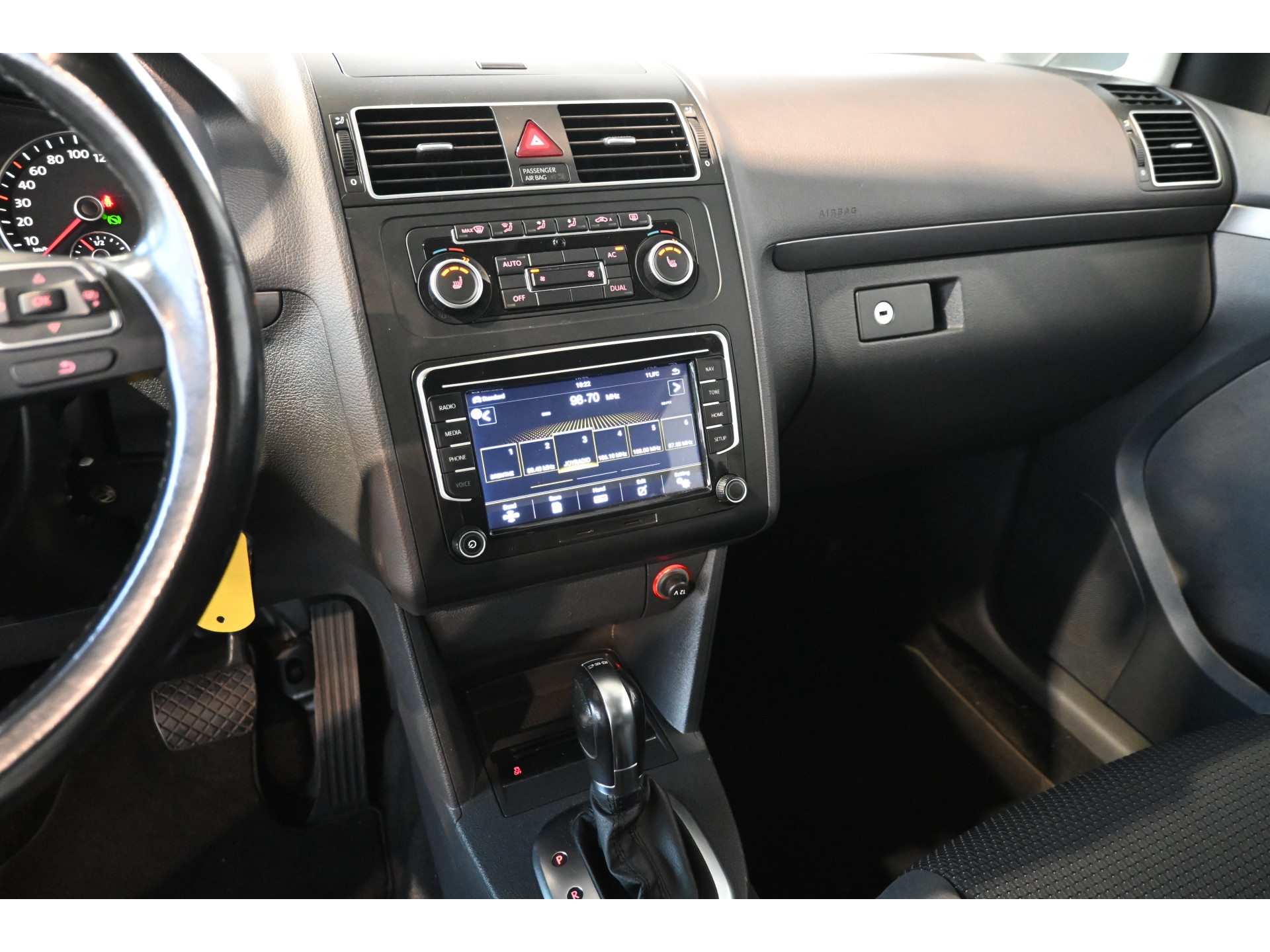 Volkswagen Touran 1.4 TSI Highline Automaat Clima Stoelverwarming Goed Onderhouden! Inruil Mogelijk!