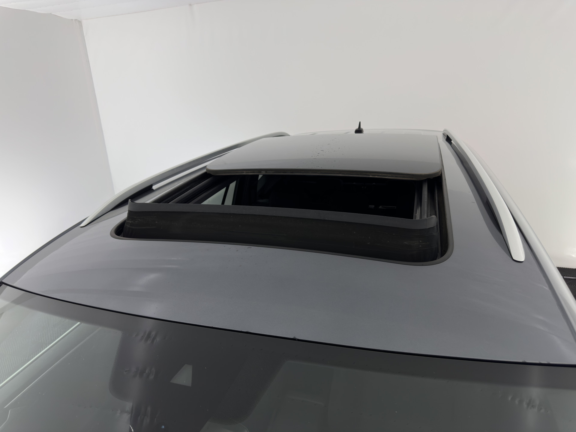 Volkswagen Tiguan Allspace 1.5 TSI R-line Highline Business (7-Pers.) (INCL-BTW) Aut * PANO | NAVI-FULLMAP | XENON | ALCANTARA | HEATED-ERGONOMIC-SPORTSEATS | KEYLESS | PRIVACY-GLASS | CAMERA | DAB | DIGI-COCKPIT | PDC | TOWBAR | ECC | 19"ALU*