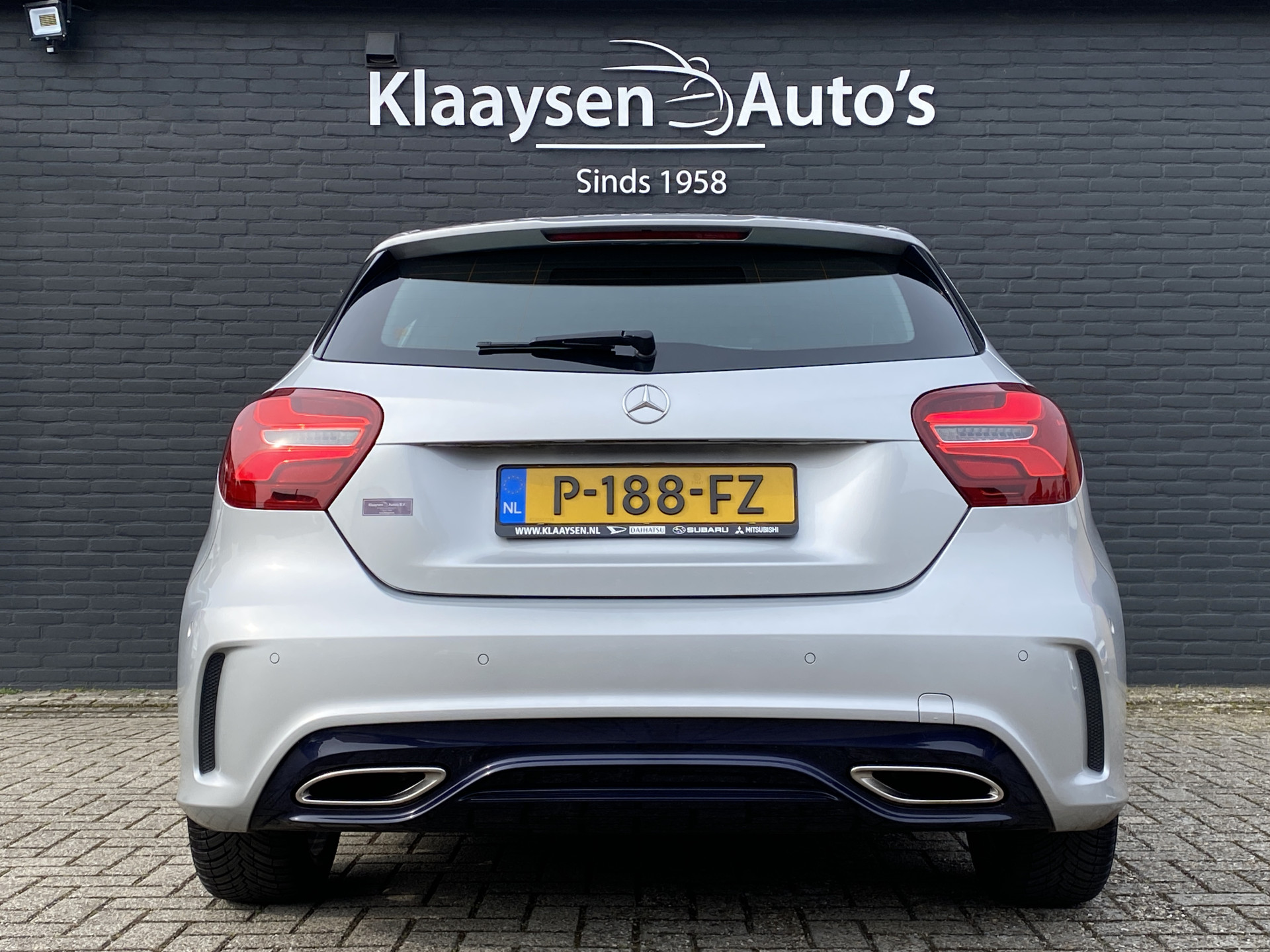 Mercedes-Benz A-klasse 180 Business Solution AMG Edition AUT. | leder/alcantara | 18 inch AMG velgen | navigatie | sportstoelen | sfeerverl.