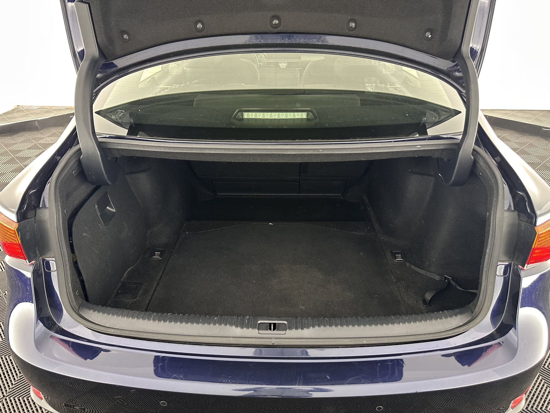 Lexus IS 300h Hybrid Business Line Aut. *PANO | LEATHER-MICROFIBRE | FULL-LED | NAVI-FULLMAP | HEATED-COMFORTSEATS | CAMERA | ECC | SHIFT-PADDLES | PDC | CRUISE | 17''ALU*