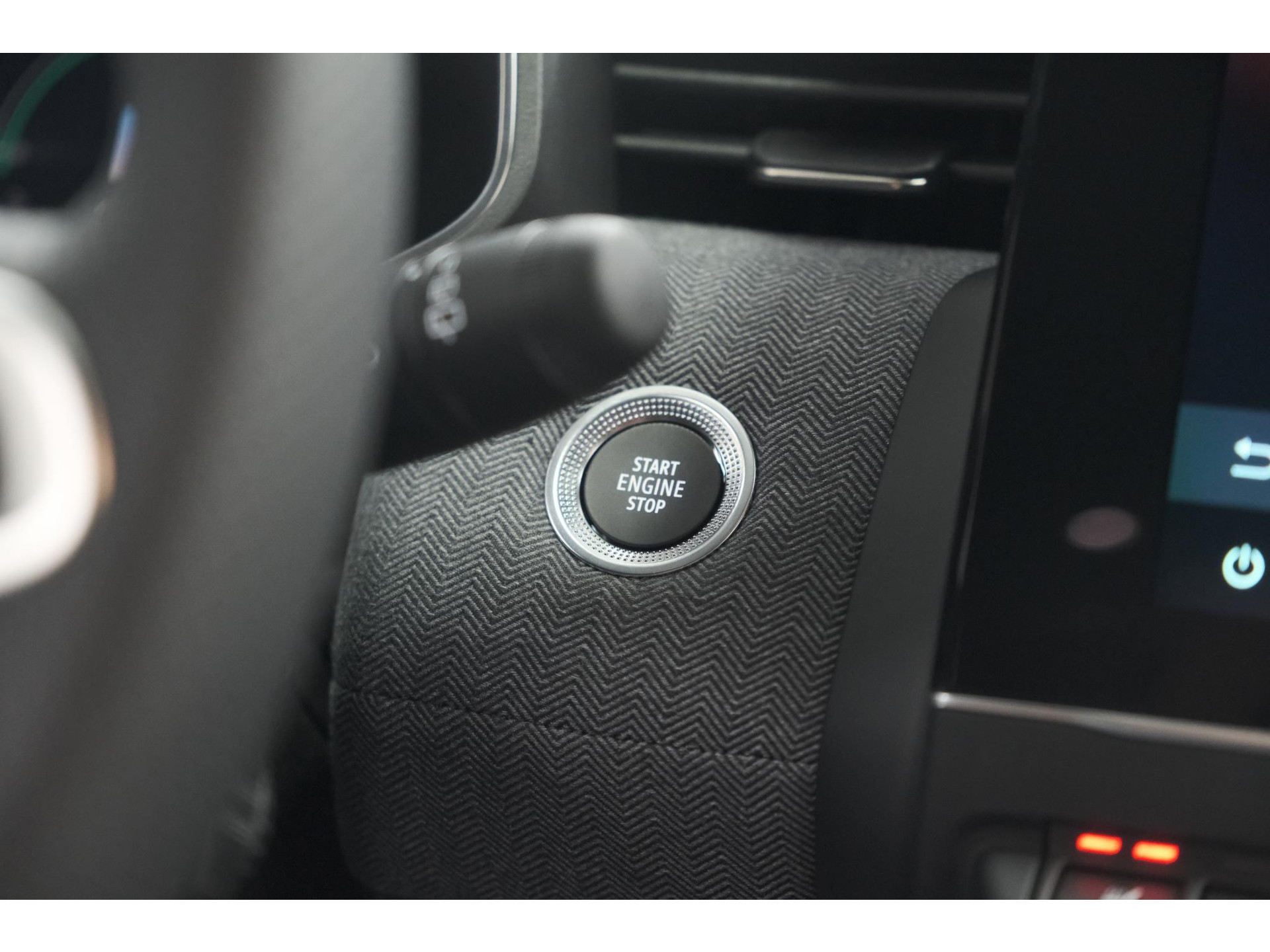 Renault Clio 1.6 E-Tech Full Hybrid 145 Techno | 360 Camera | Bose Audio | Stoelverwarming | 9.3 Inch Groot Scherm