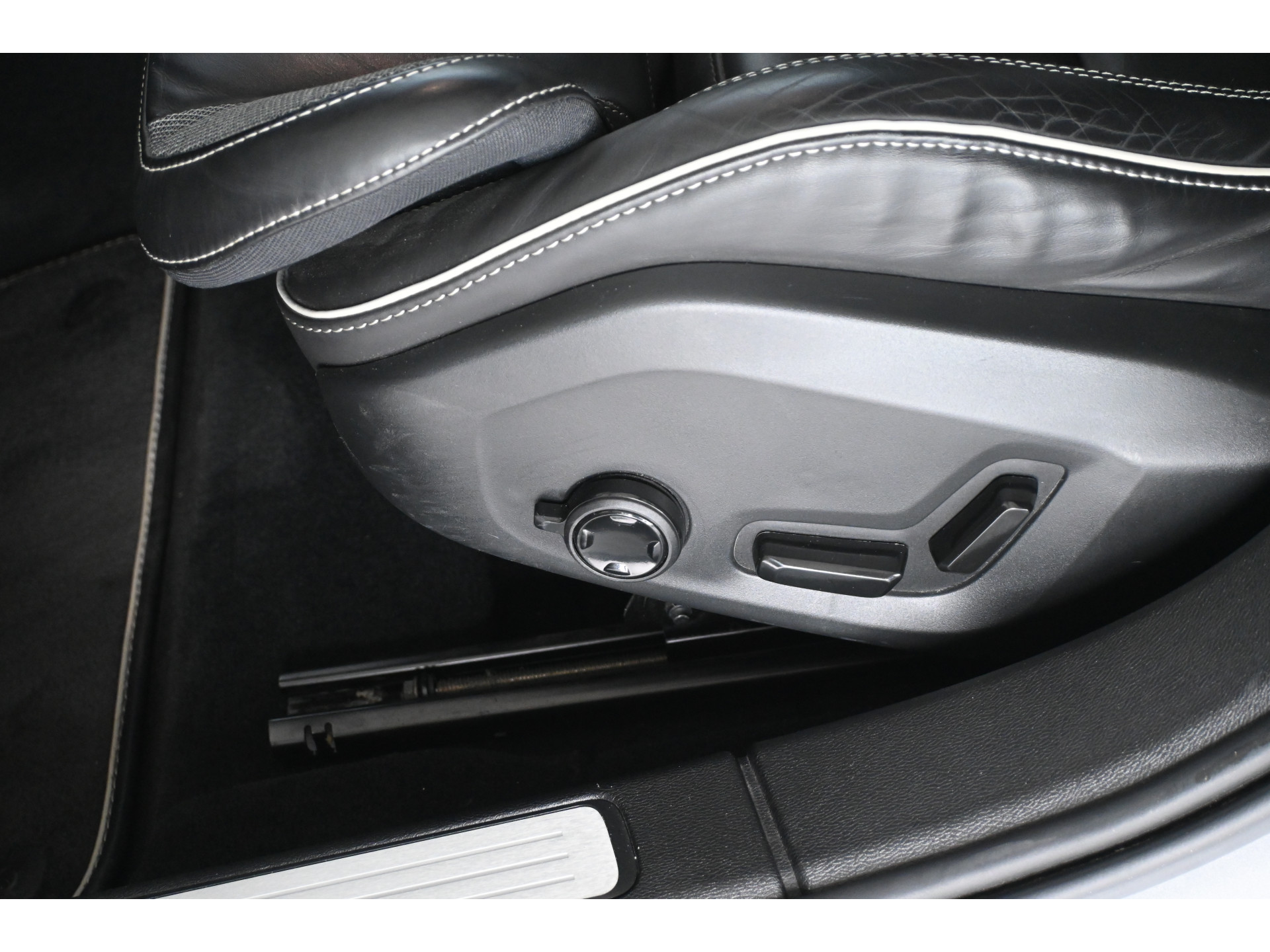 Volvo V60 2.0 B4 R-Design Navigatie Carplay Stoel/Stoelverwarming Virtual Goed Onderhouden! Inruil Mogelijk!