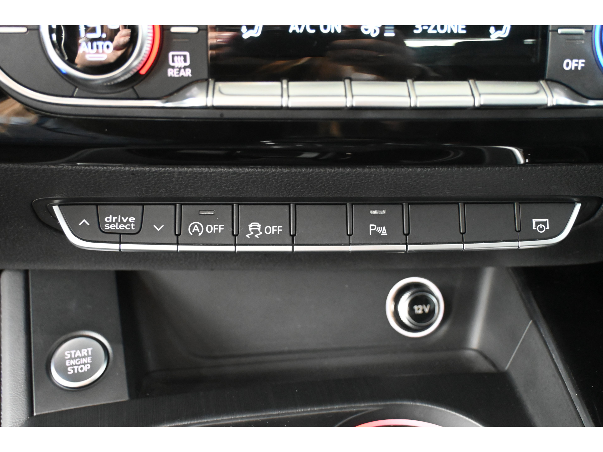 Audi A4 Avant 2.0 TFSI quattro S-Line Automaat Navigatie Panoramadak Adaptief Matrix LED Goed Onderhouden! Inruil Mogelijk!