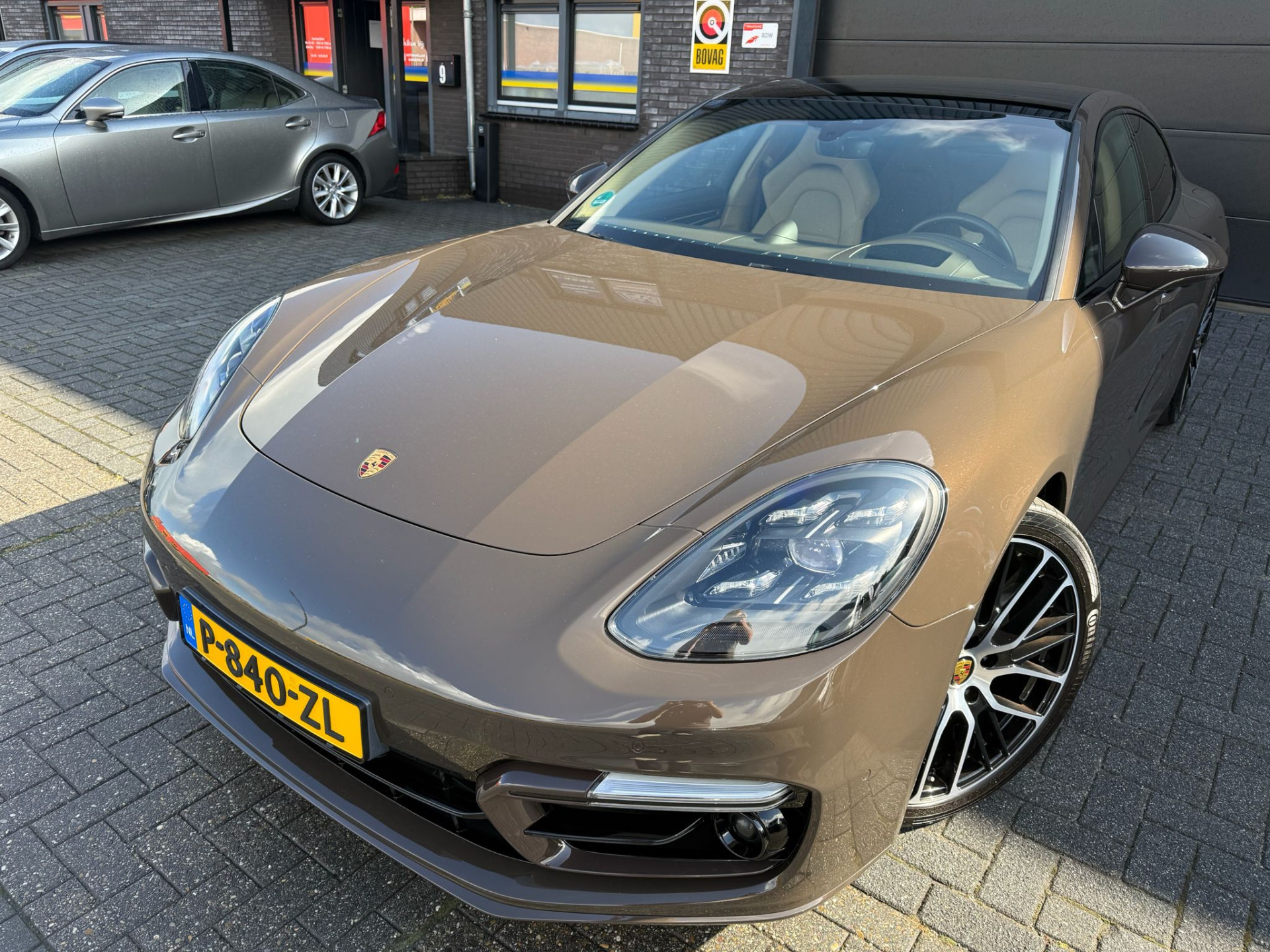 Porsche Panamera 2.9 4 E-Hybrid Platinum Edition | 2E EIGENAAR | 3/6/12MND GARANTIE | ACC | PANO | HUD | CARPLAY | SFEER | 360 CAMERA | BOMVOL | SOFTCLOSE |