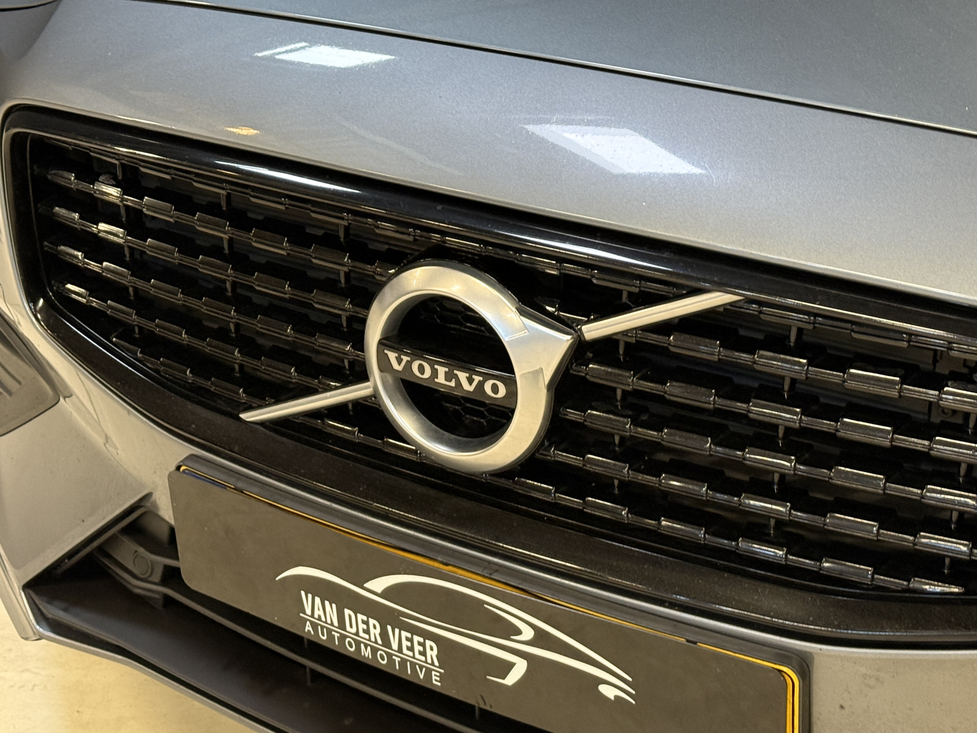 Volvo V60 2.0 B4 Business Pro | R-Design | Stoel/Stuurverwarming | Camera | Navi | Panoramadak