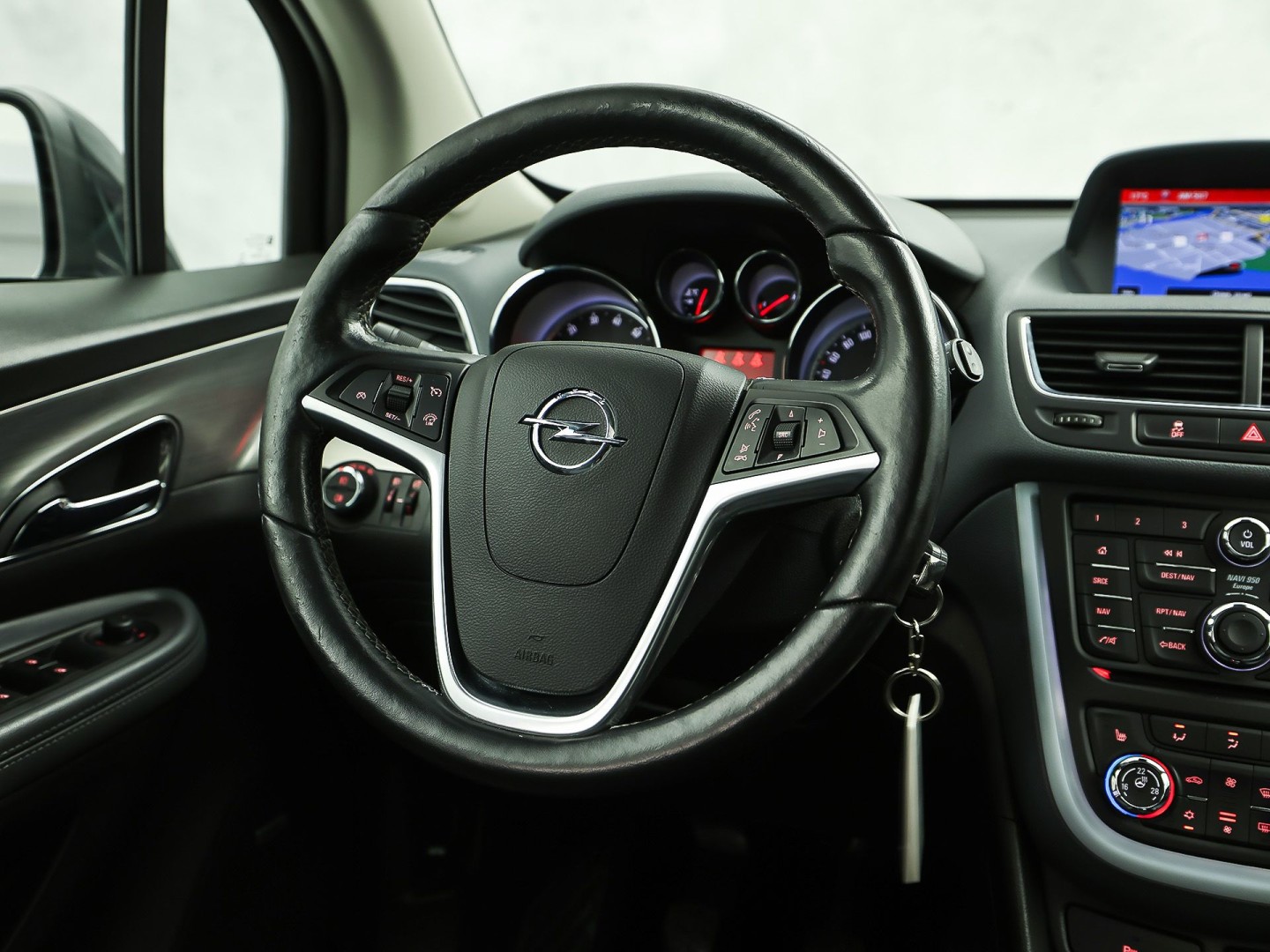 Opel Mokka 1.4 T Cosmo Sport 140Pk (SCHUIFDAK, NAVIGATIE, CLIMATE, STUUR/STOELVERWARMING, SPORTSTOELEN, GETINT GLAS, CAMERA, NIEUWSTAAT)