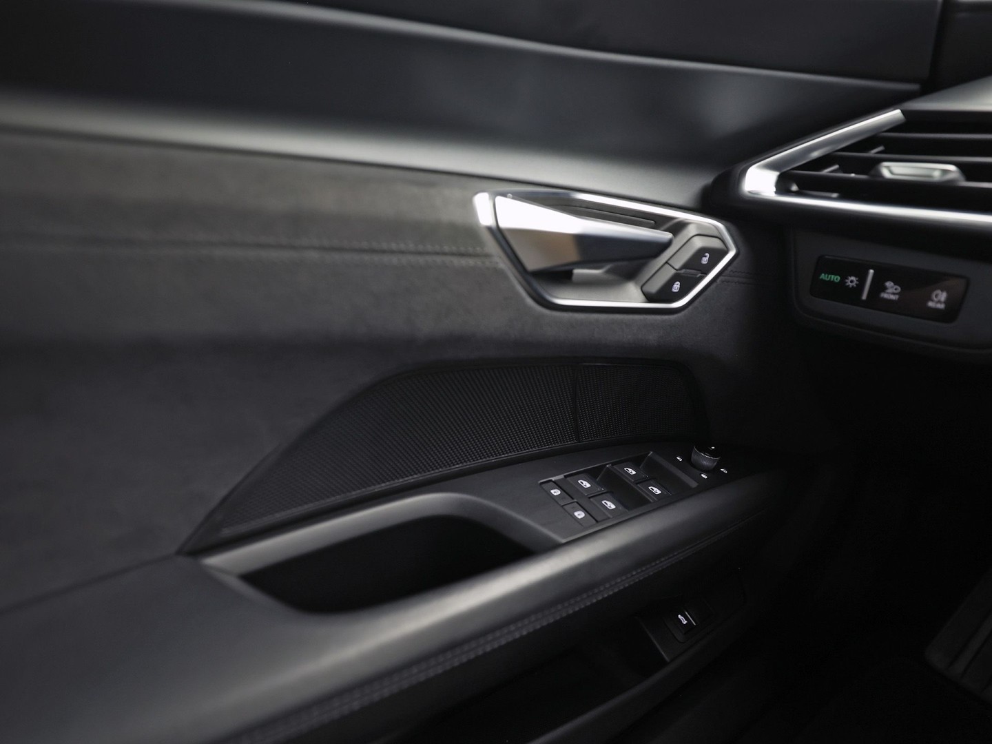 Audi e-tron GT GT 93 kWh Automaat 476Pk (PANORAMADAK, SOH 92,8%, APPLE CARPLAY, 360 CAMERA, MATRIX LED, BANG&OLUFSEN, ELEKTRISCHE STOELEN, STOELVERWARMING/KOELING, NIEUWSTAAT)
